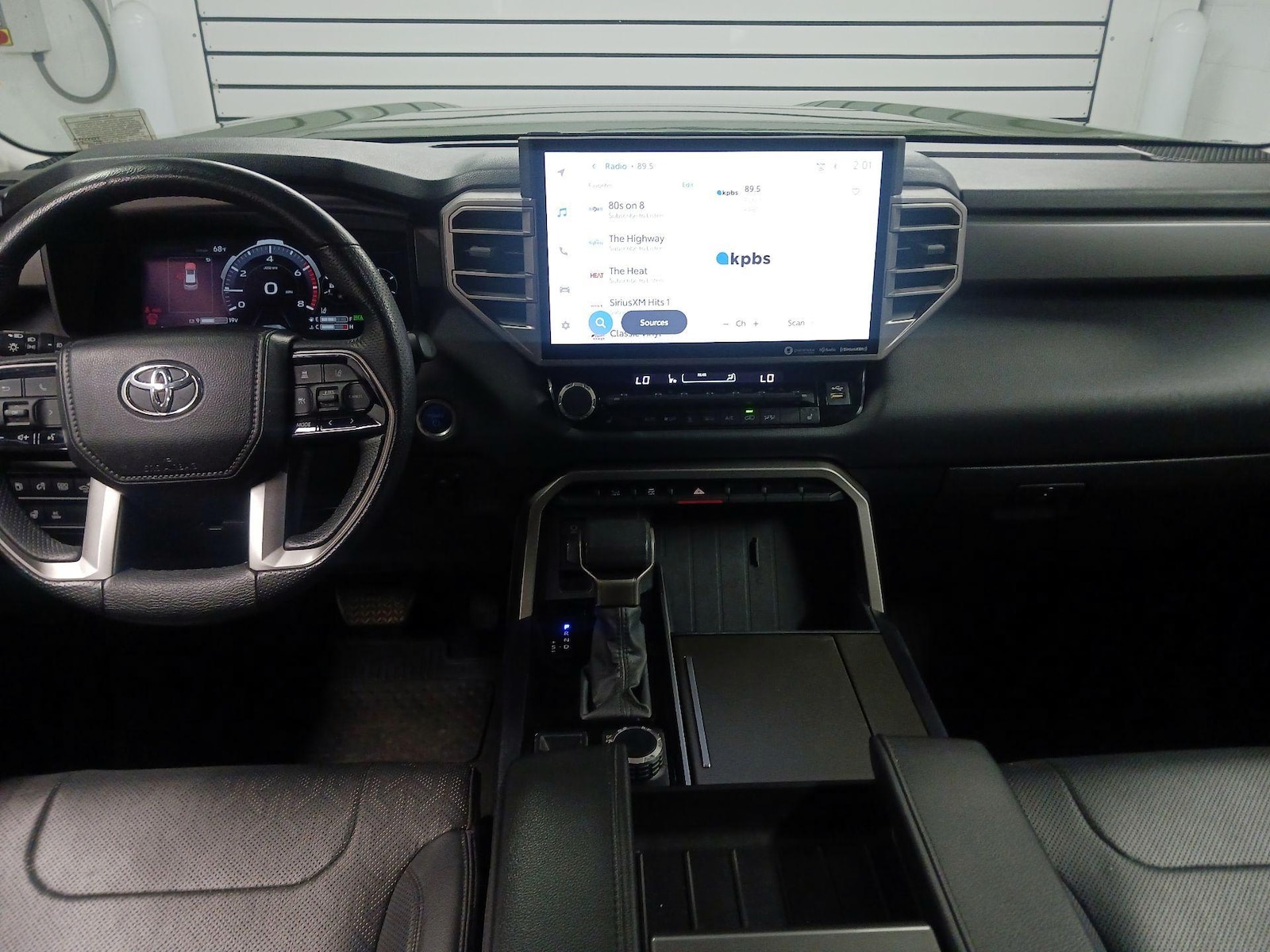 2023 Toyota Sequoia SR5 - Photo 10