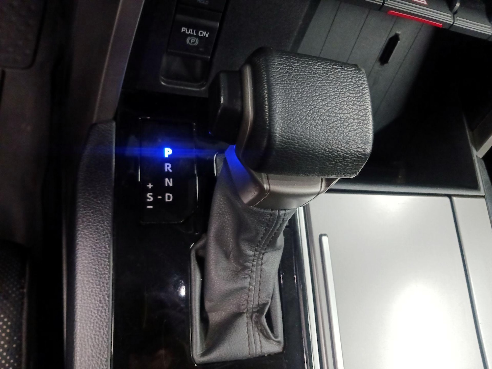 2023 Toyota Sequoia SR5 - Photo 18