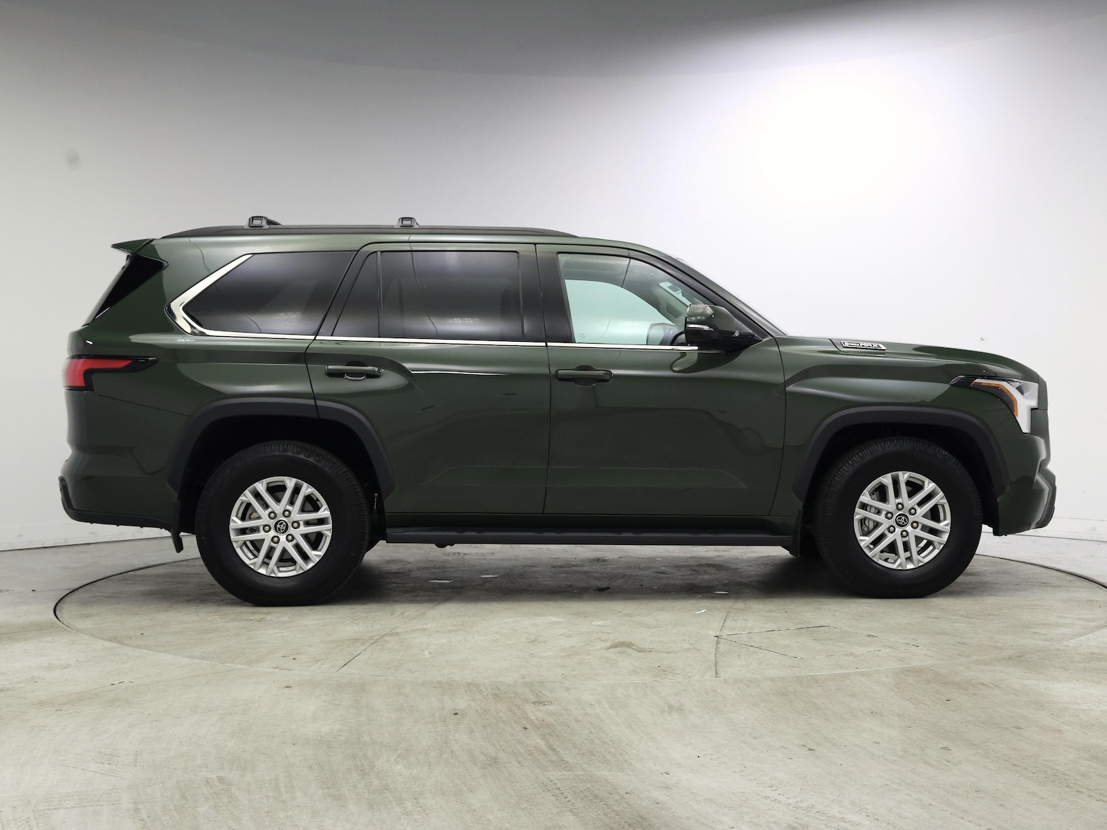 2023 Toyota Sequoia SR5 - Photo 8