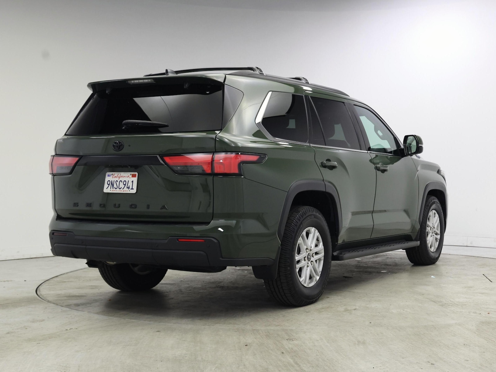2023 Toyota Sequoia SR5 - Photo 9