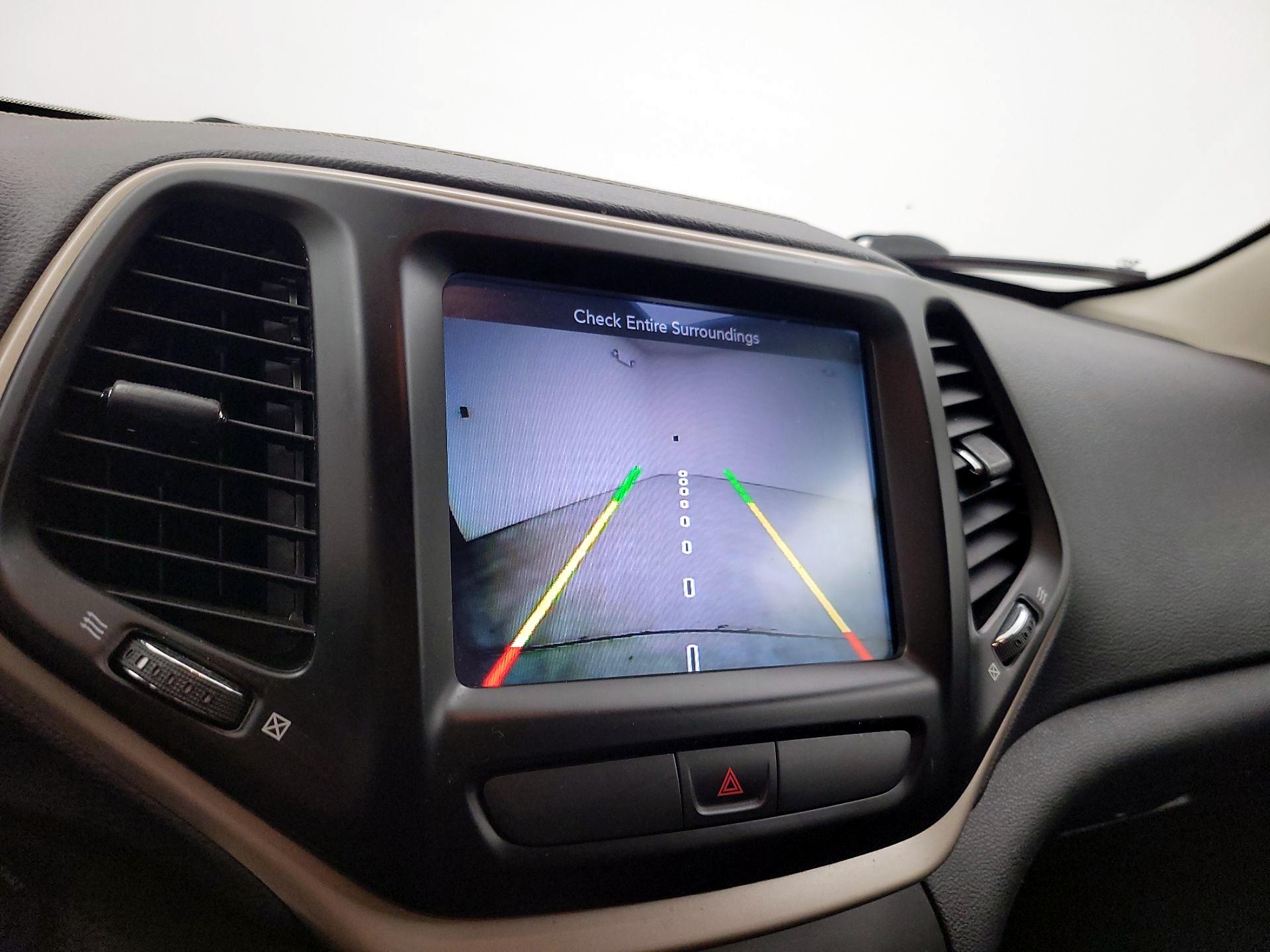 Thumbnail: 2016 Jeep Cherokee - 14