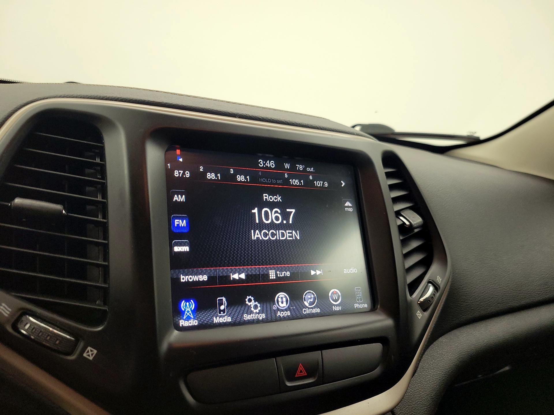 Thumbnail: 2016 Jeep Cherokee - 15