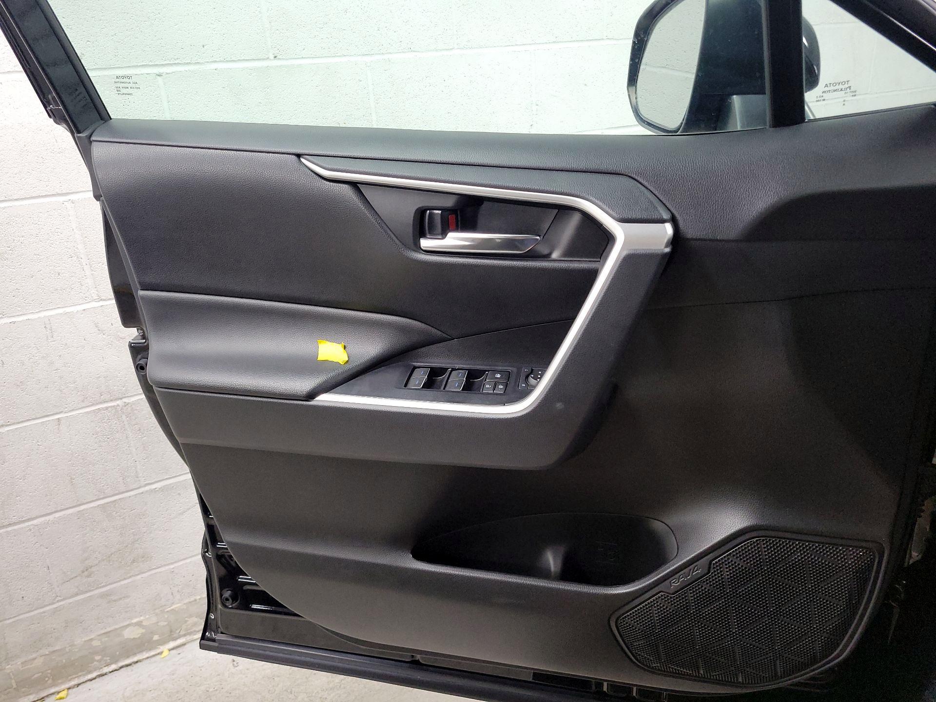 Thumbnail: 2022 Toyota RAV4 - 12