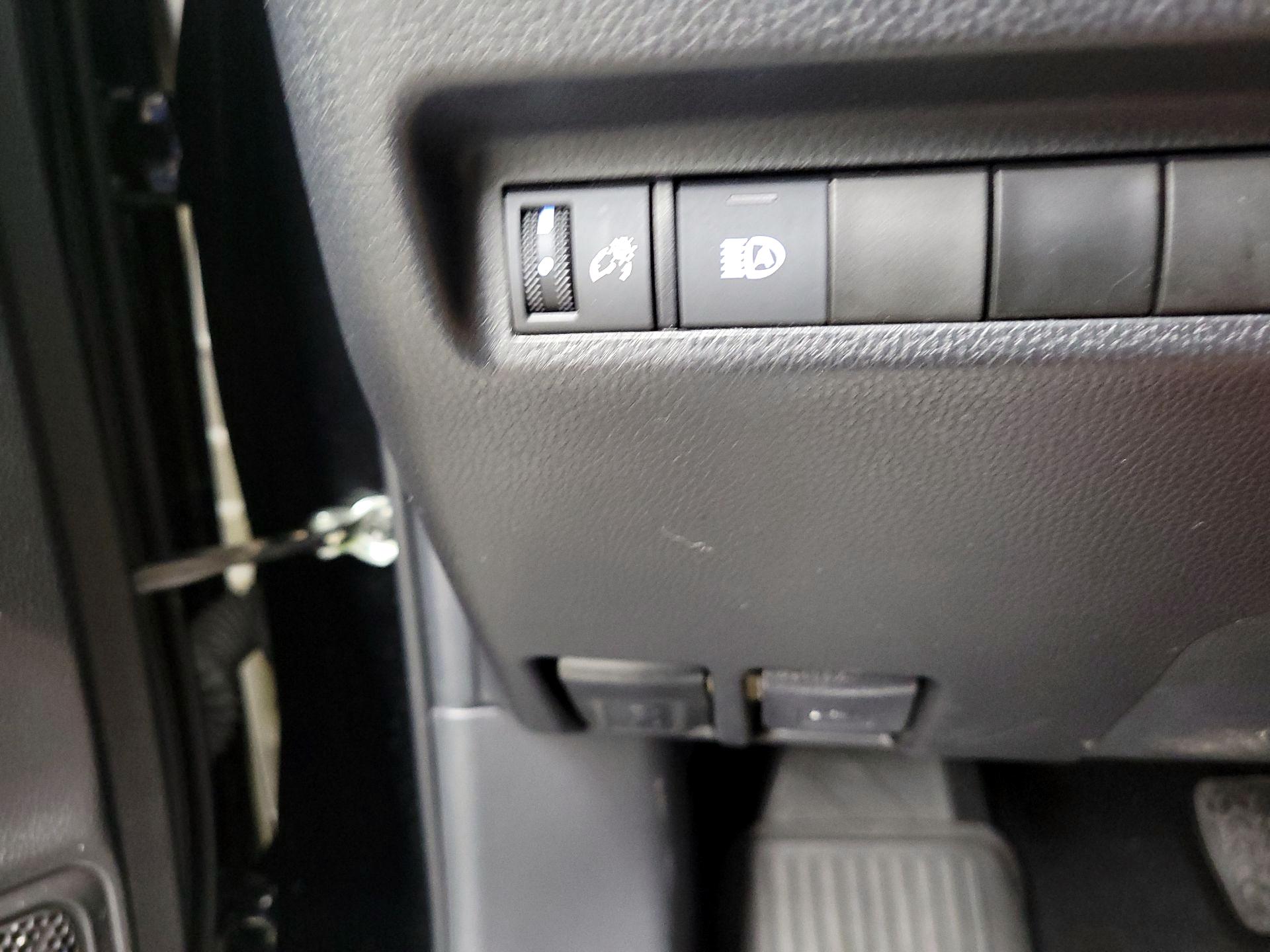 Thumbnail: 2022 Toyota RAV4 - 13