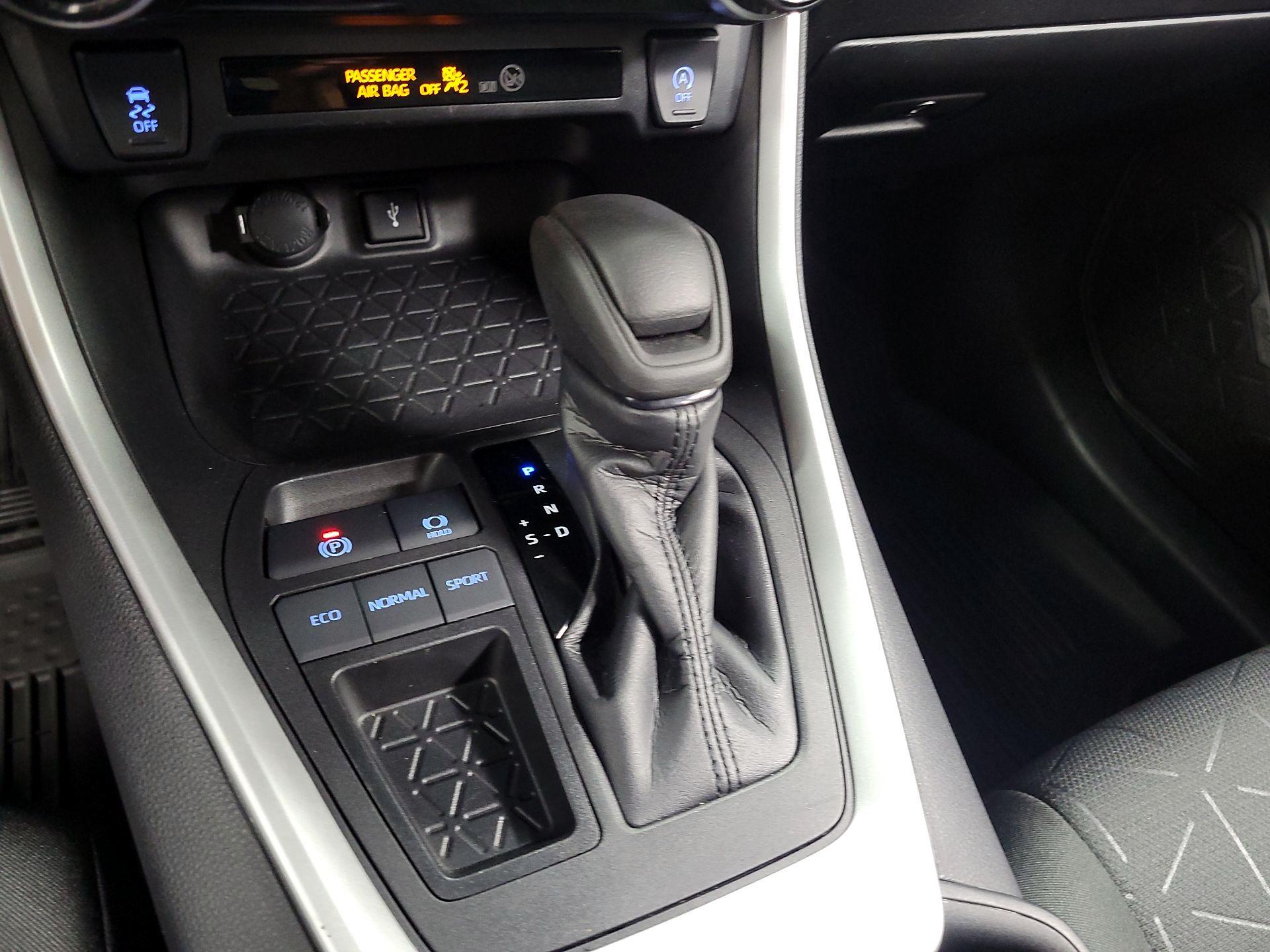 Thumbnail: 2022 Toyota RAV4 - 16