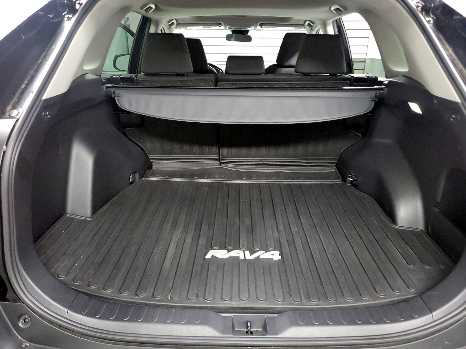 Thumbnail: 2022 Toyota RAV4 - 17