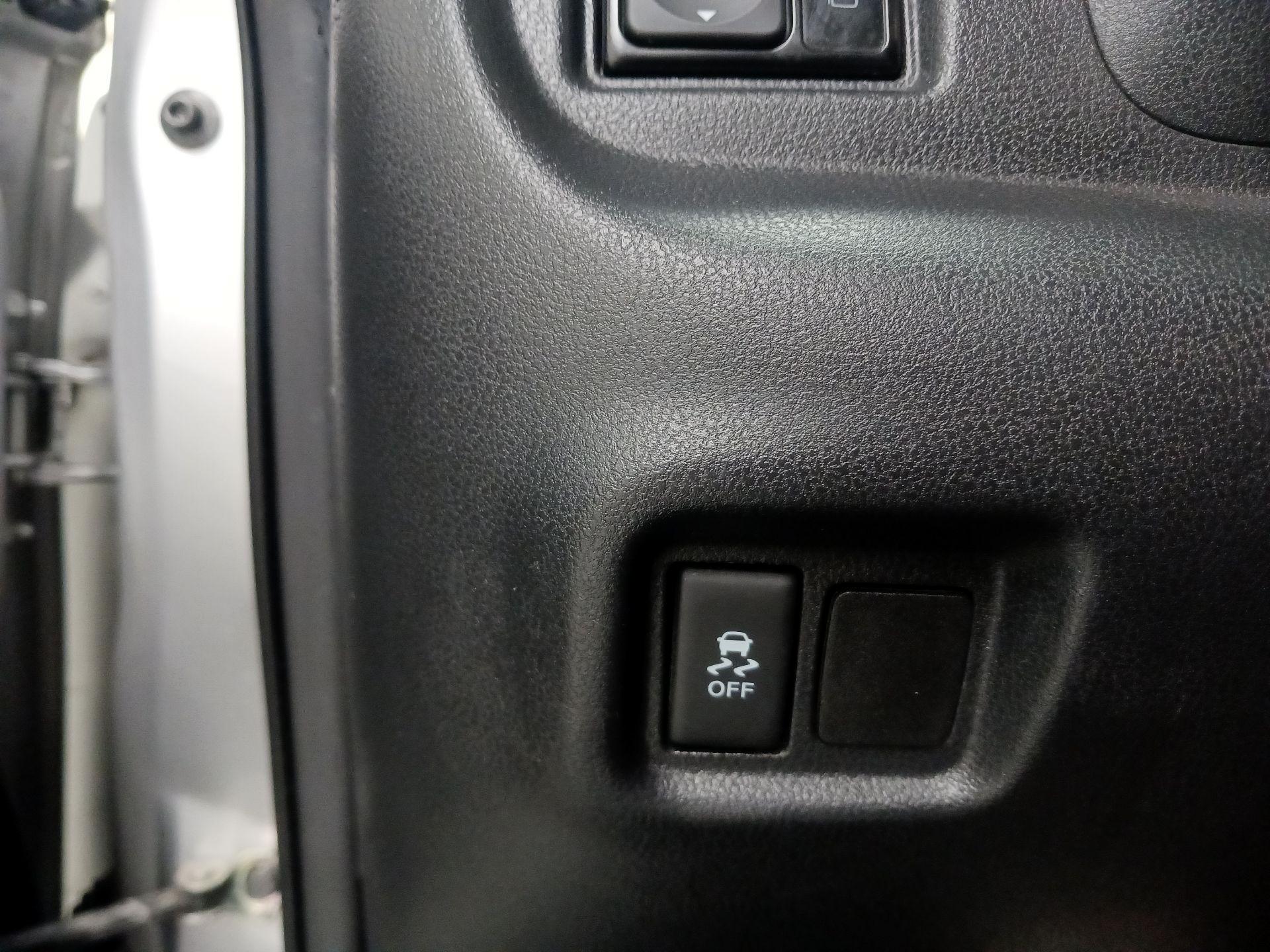 Thumbnail: 2016 Nissan Versa Note - 13