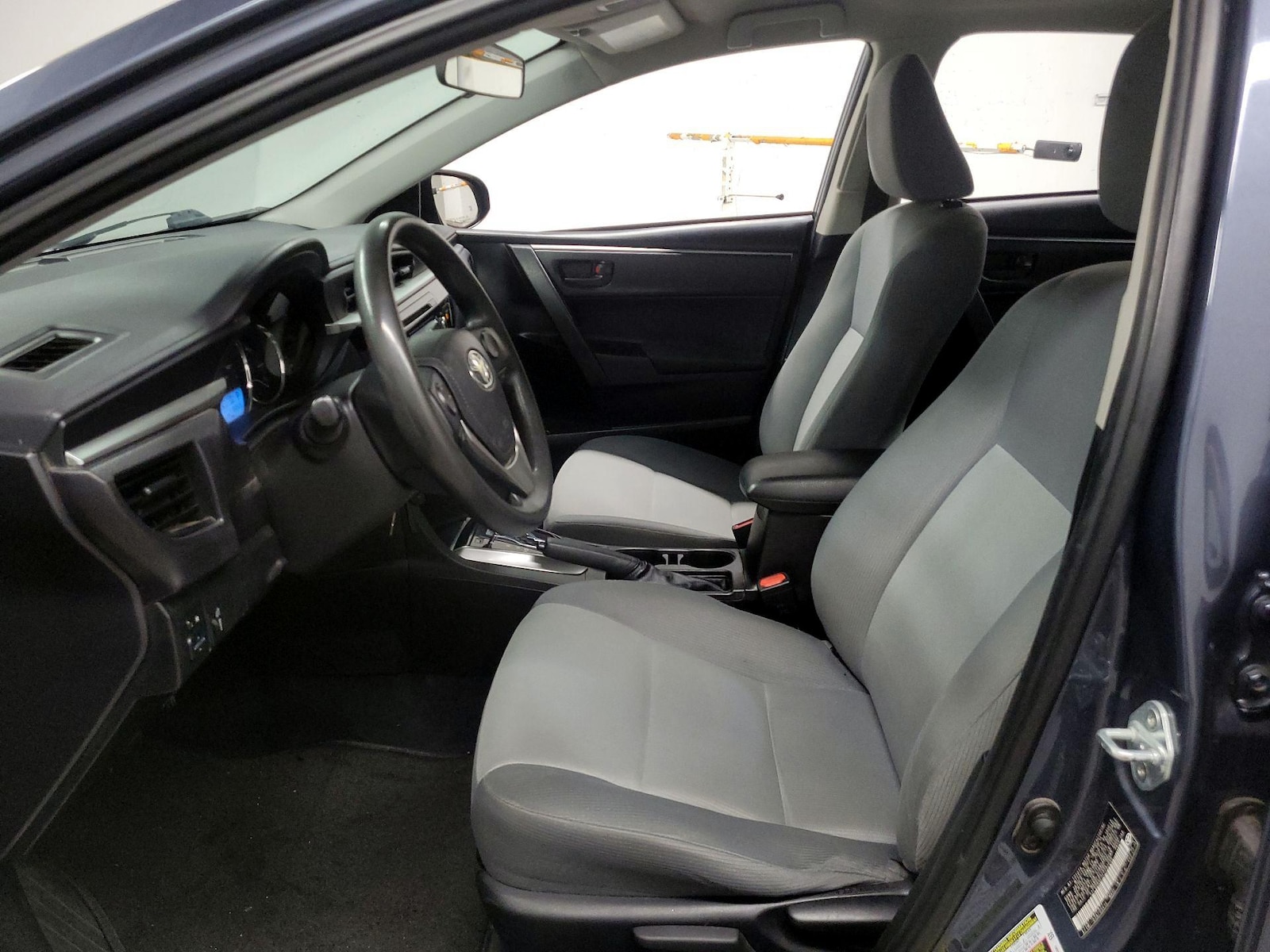 2015 Toyota Corolla L - Photo 12