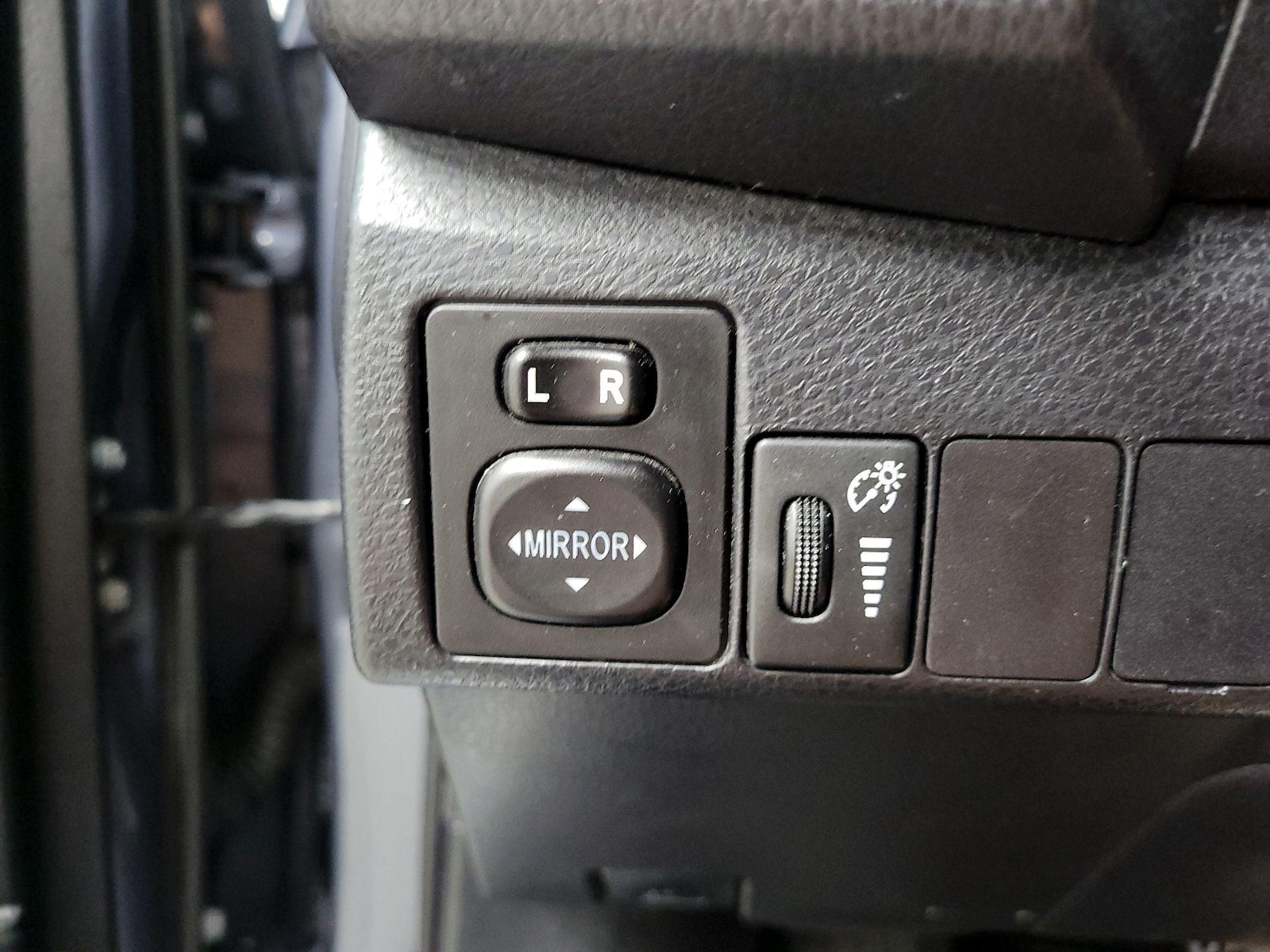 2015 Toyota Corolla L - Photo 14