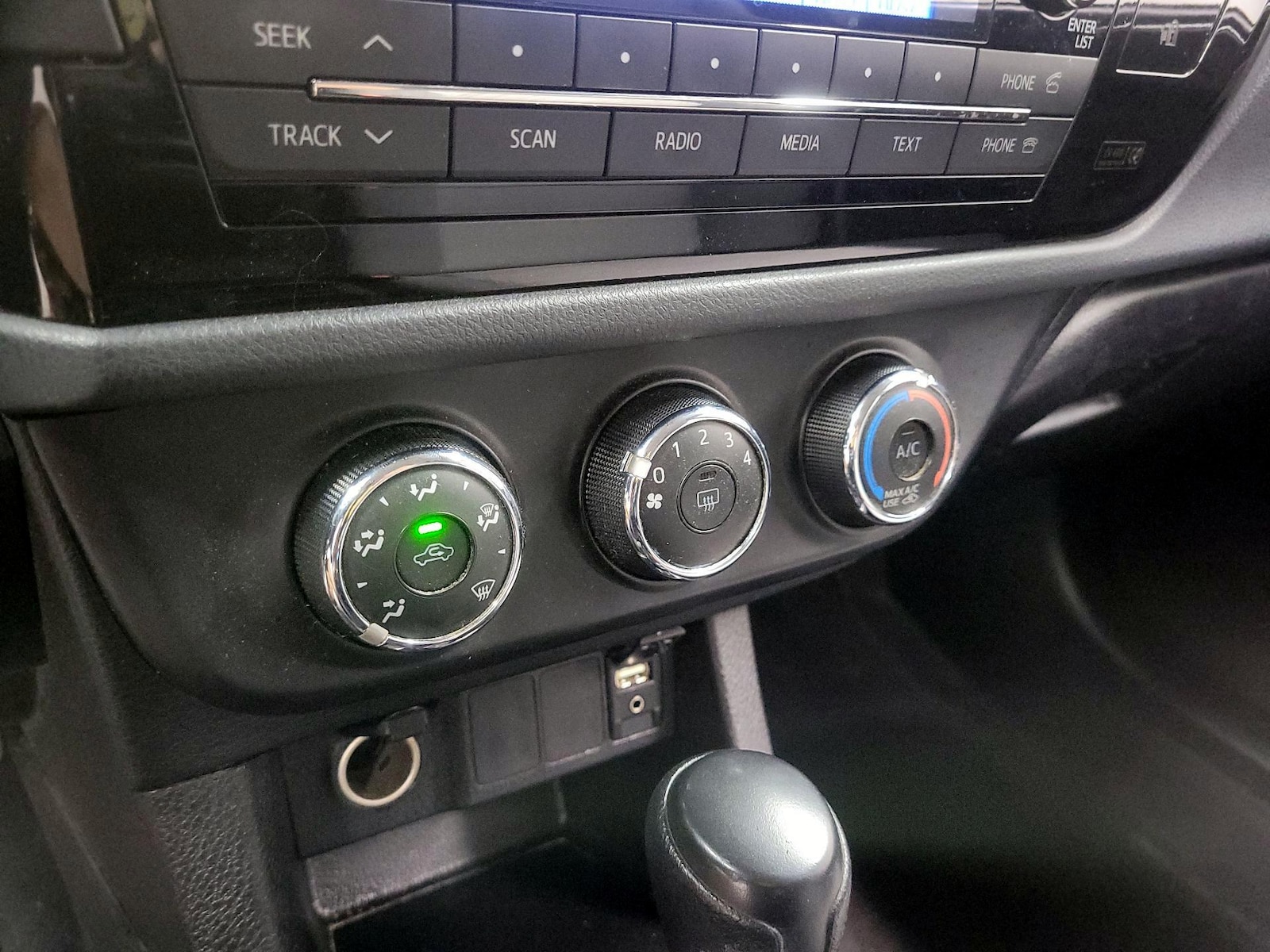 2015 Toyota Corolla L - Photo 16