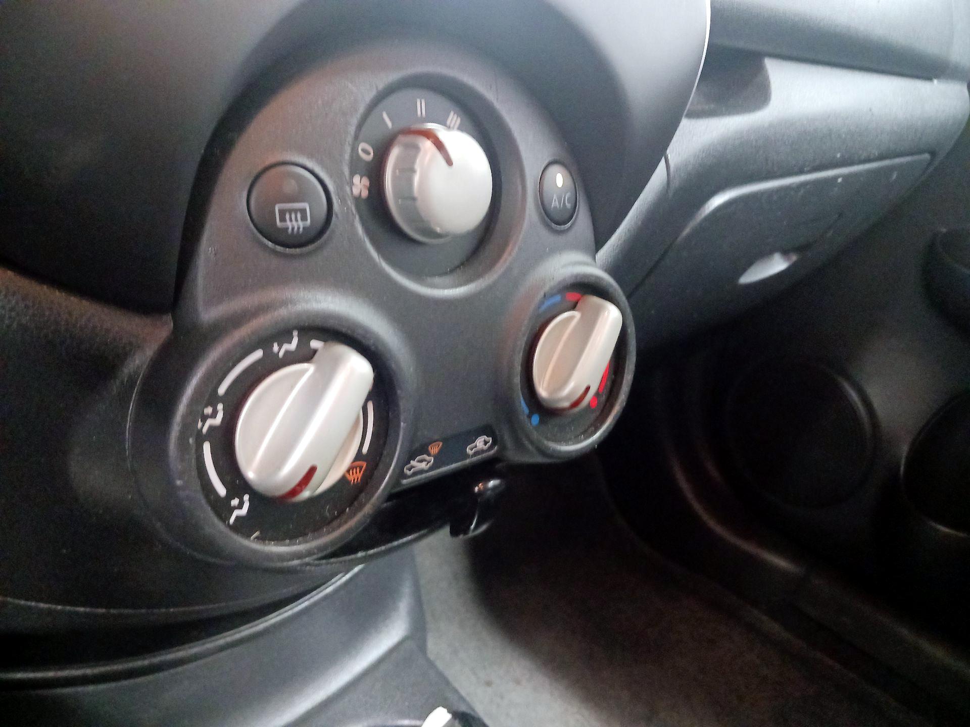 Thumbnail: 2014 Nissan Versa Note - 15
