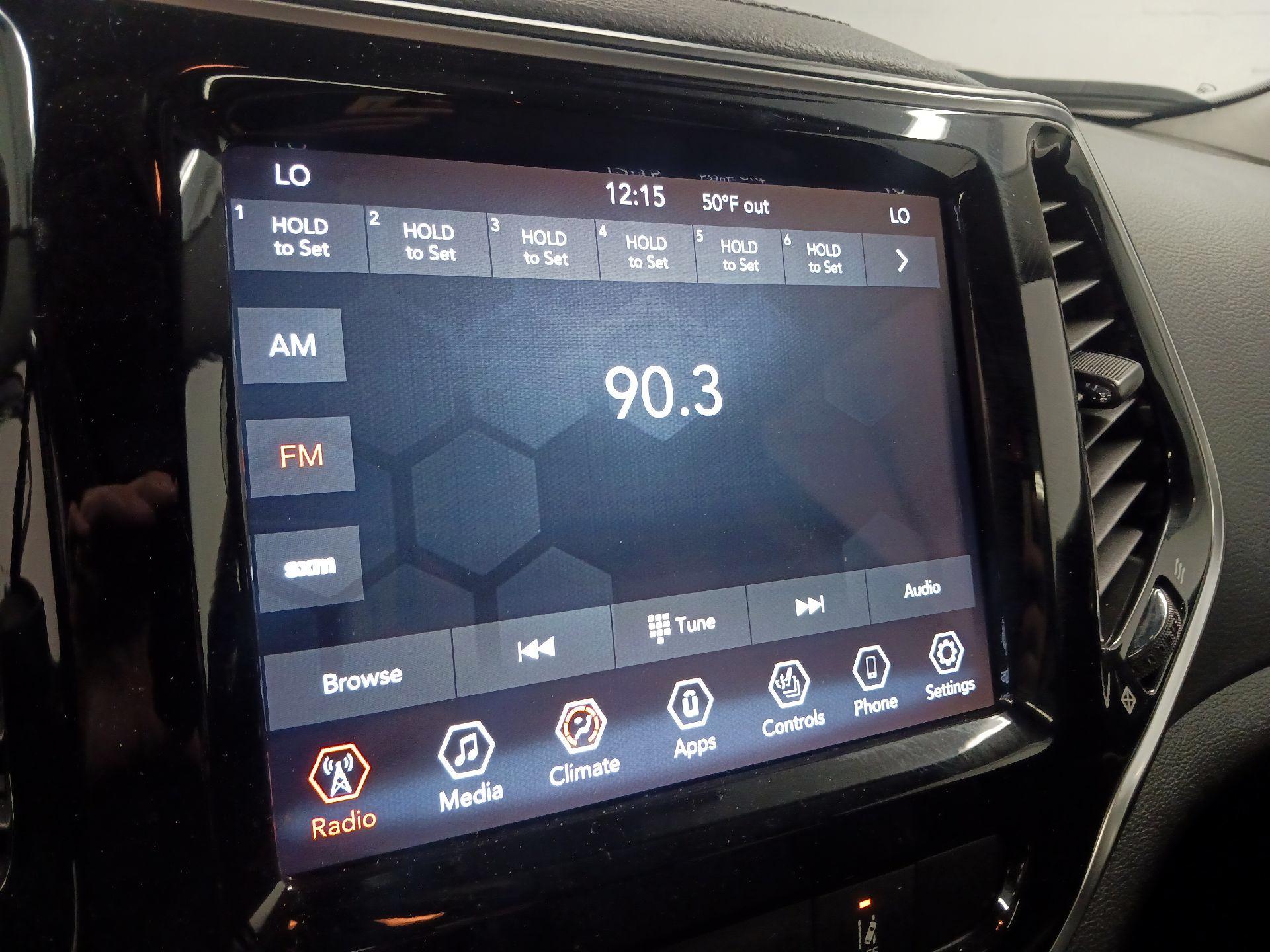 Thumbnail: 2021 Jeep Cherokee - 15