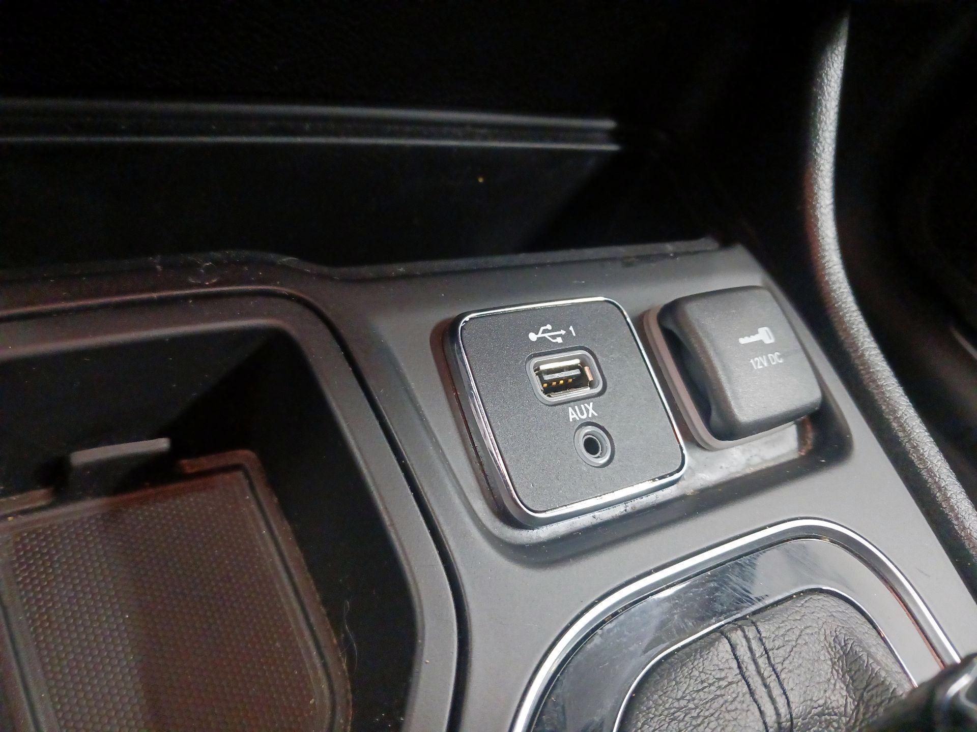 Thumbnail: 2021 Jeep Cherokee - 18