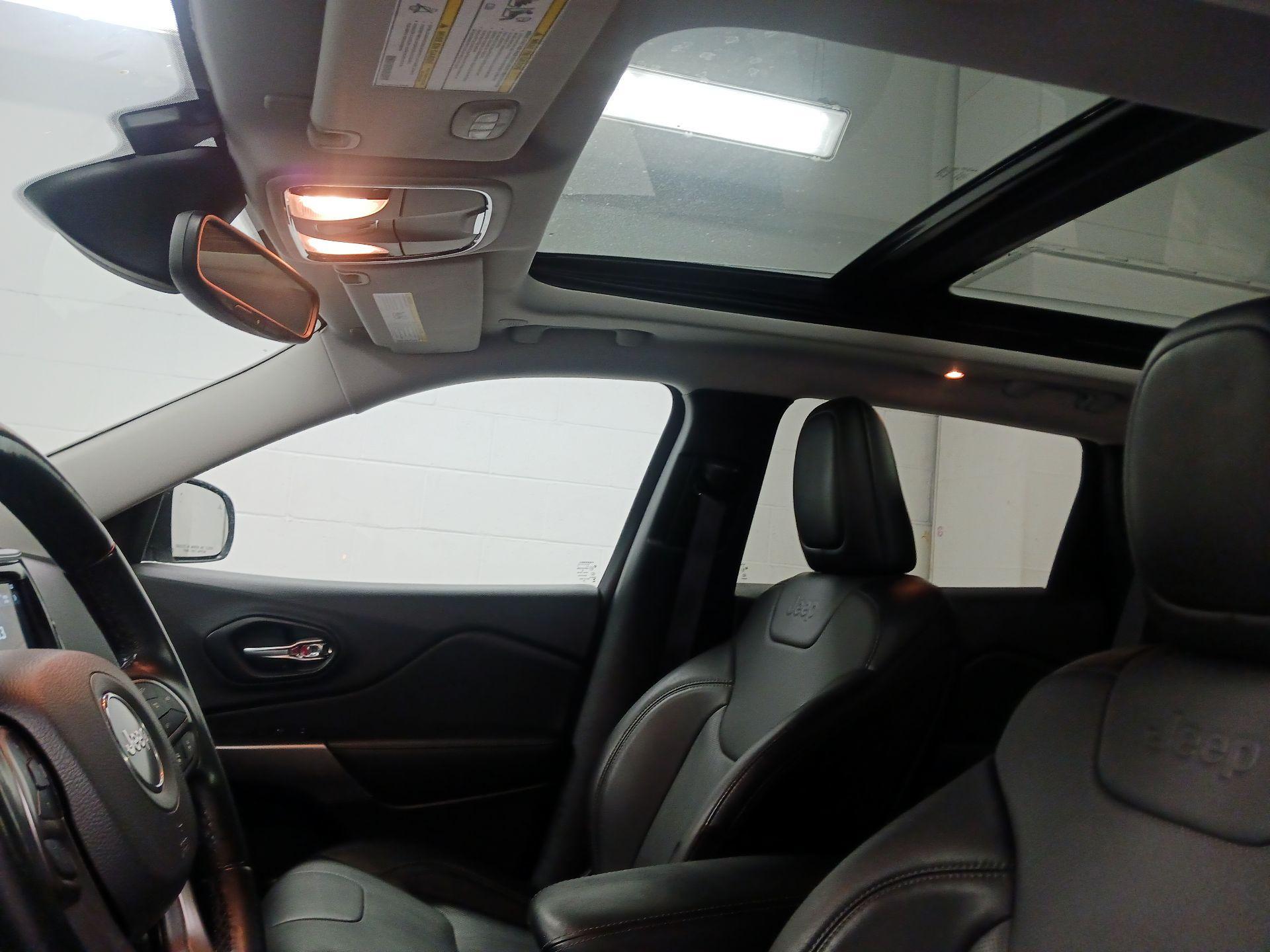 Thumbnail: 2021 Jeep Cherokee - 19