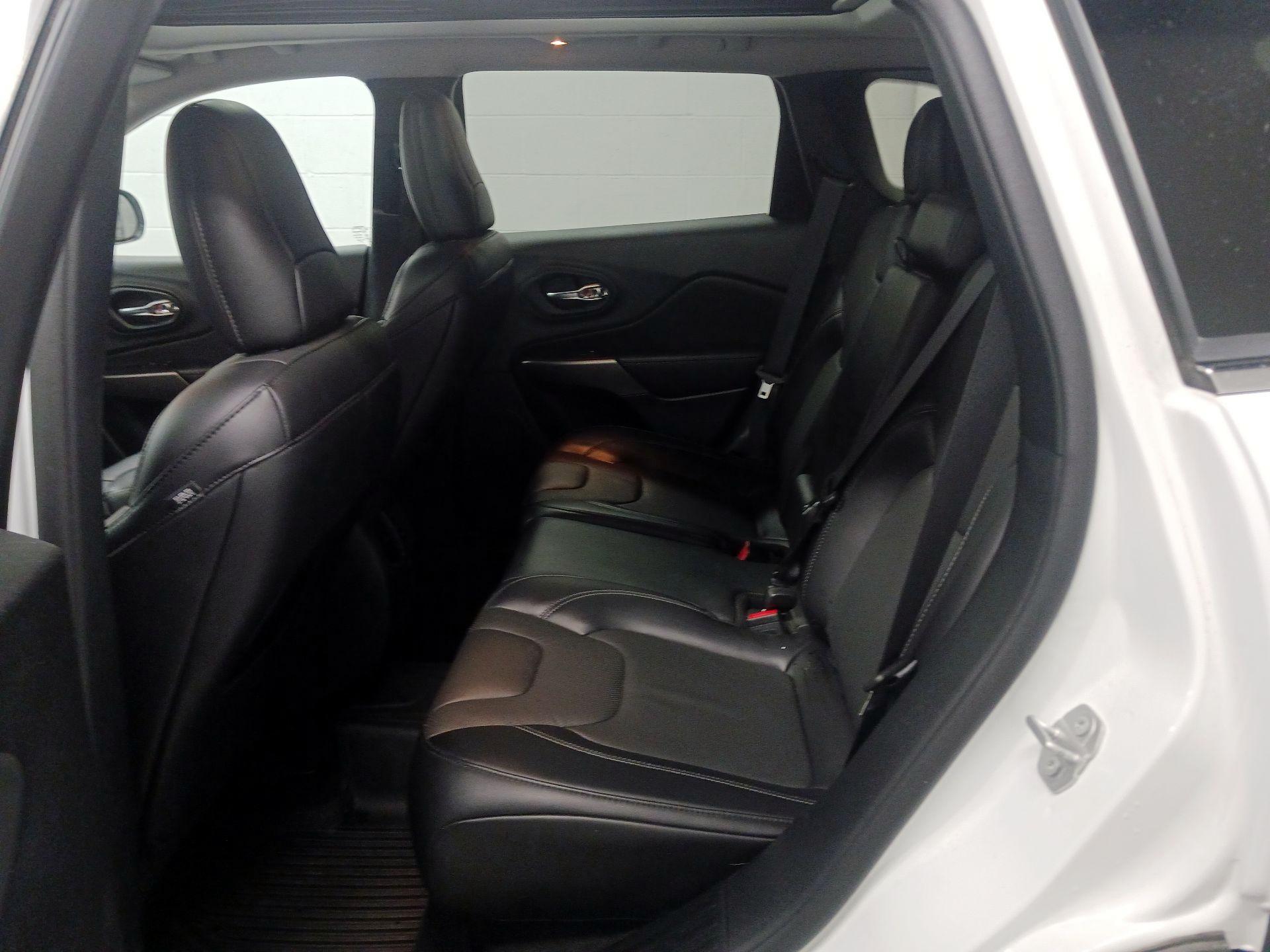 Thumbnail: 2021 Jeep Cherokee - 20