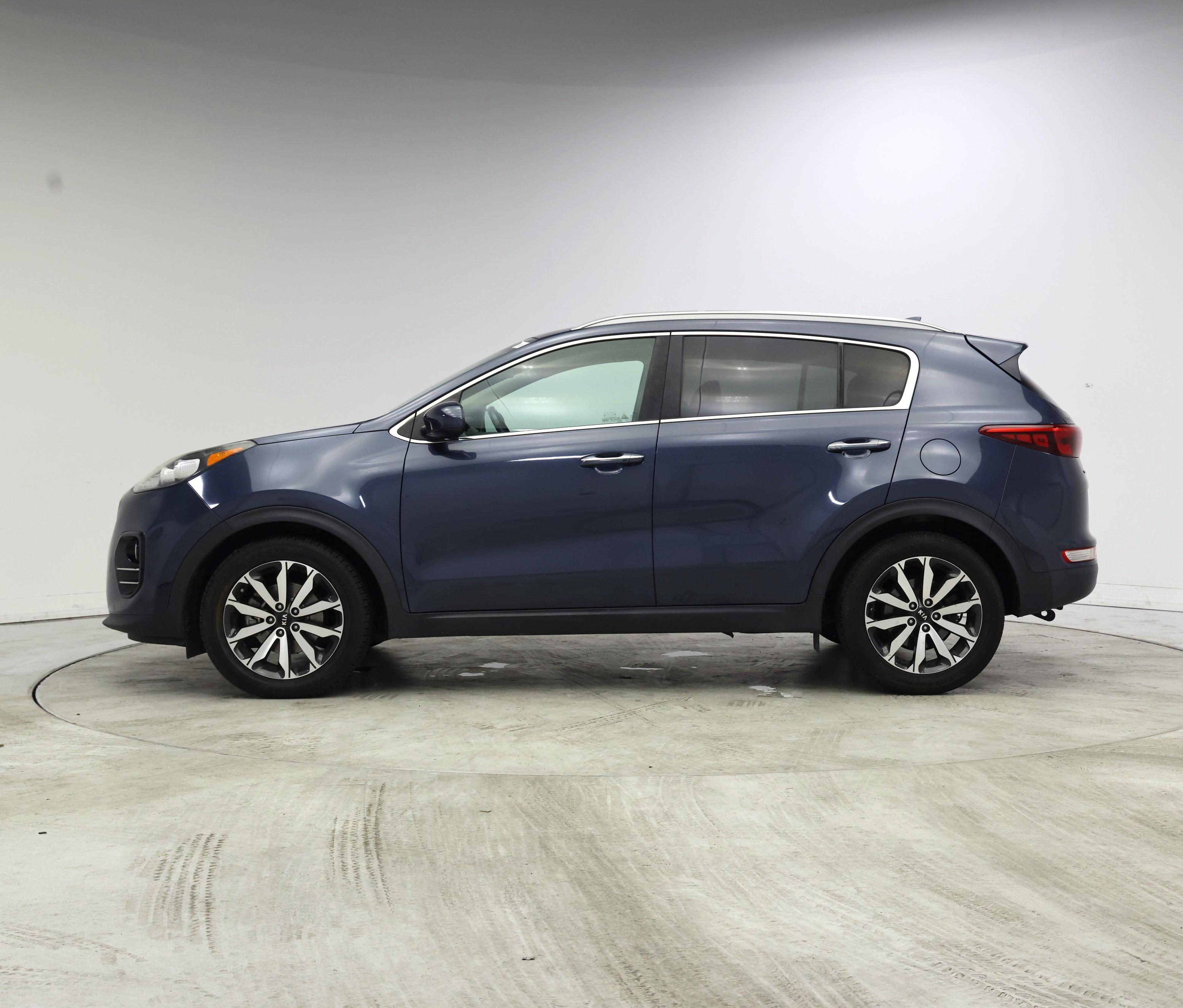 Thumbnail: 2017 Kia Sportage - 3