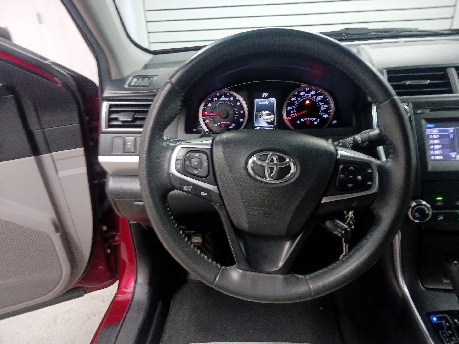 Thumbnail: 2017 Toyota Camry - 10