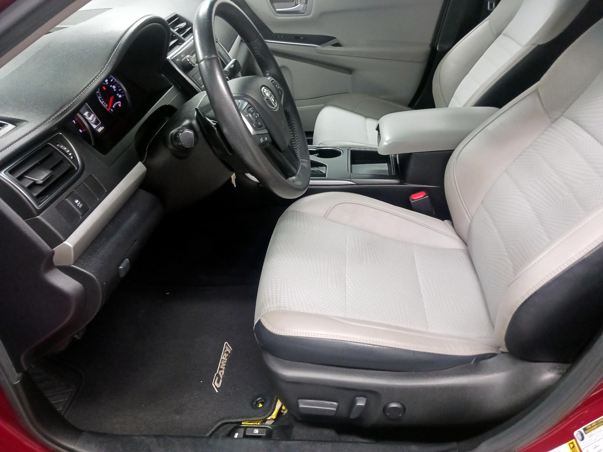 Thumbnail: 2017 Toyota Camry - 11