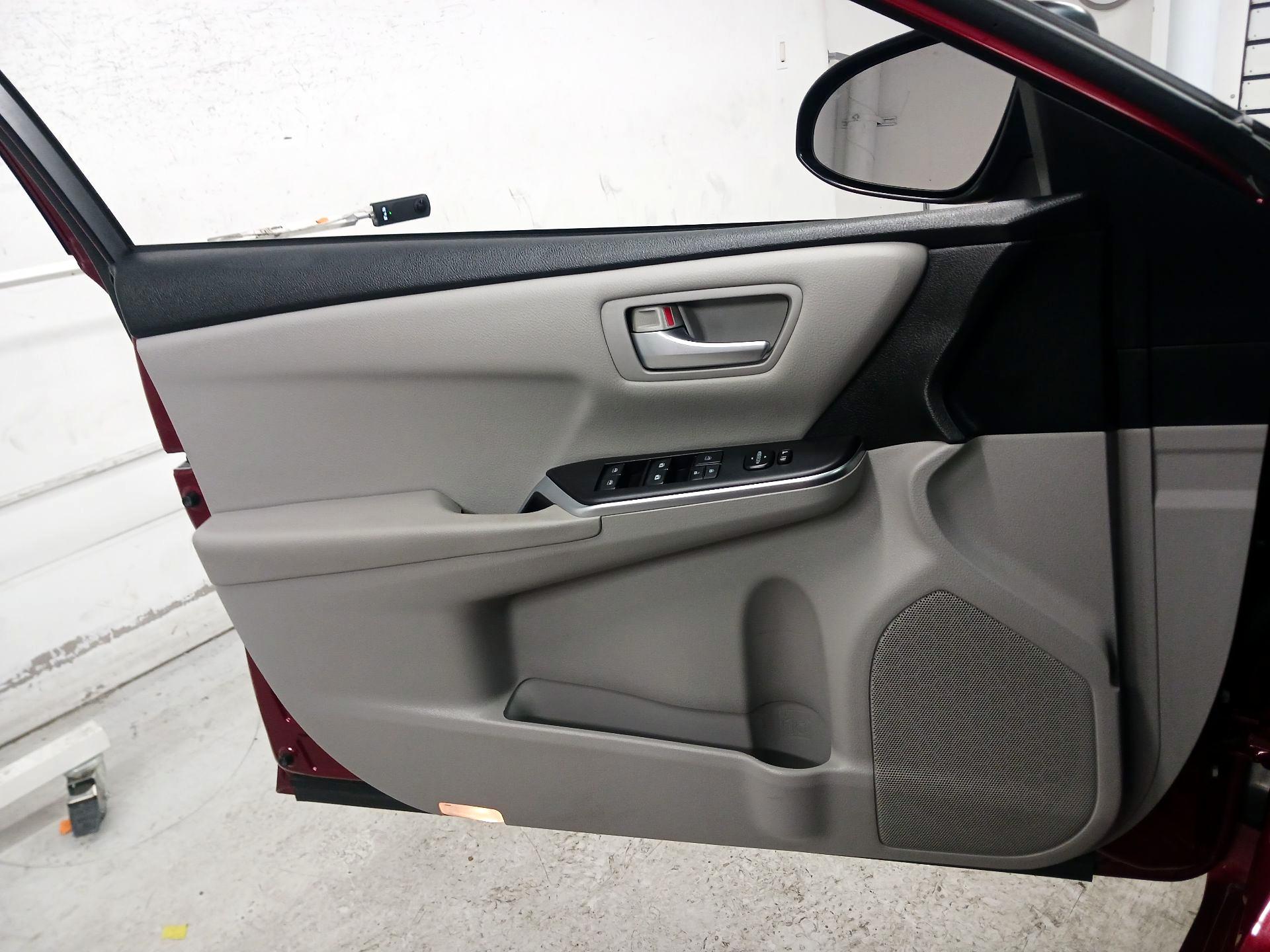 Thumbnail: 2017 Toyota Camry - 12