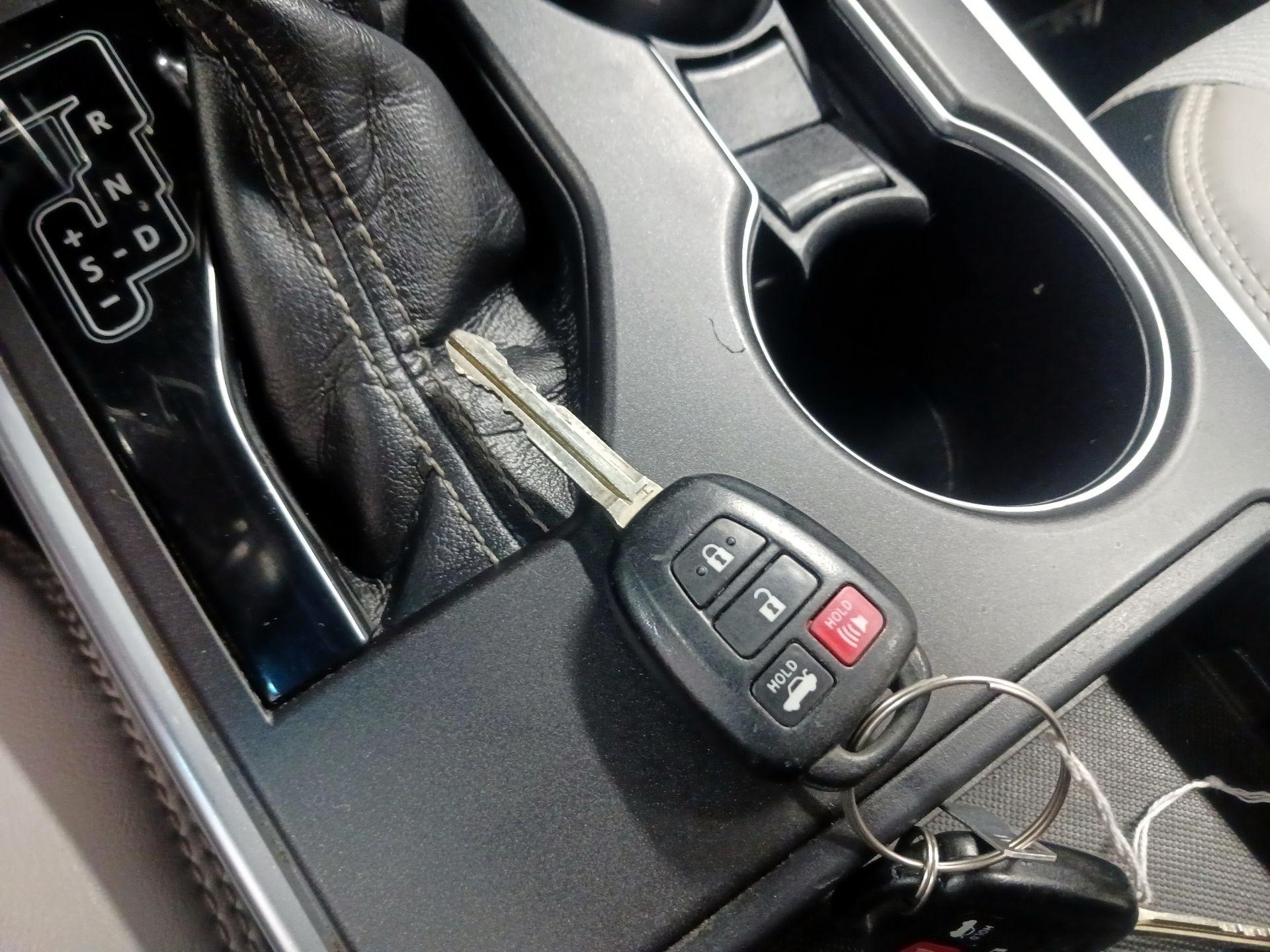 Thumbnail: 2017 Toyota Camry - 18