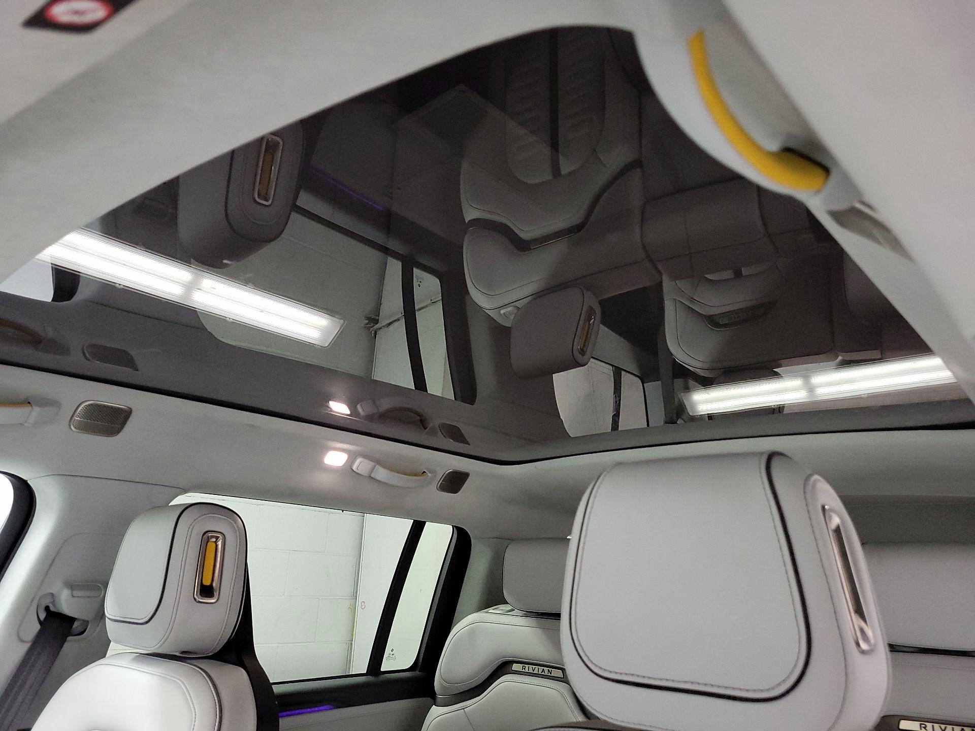 Thumbnail: 2023 Rivian R1S - 18