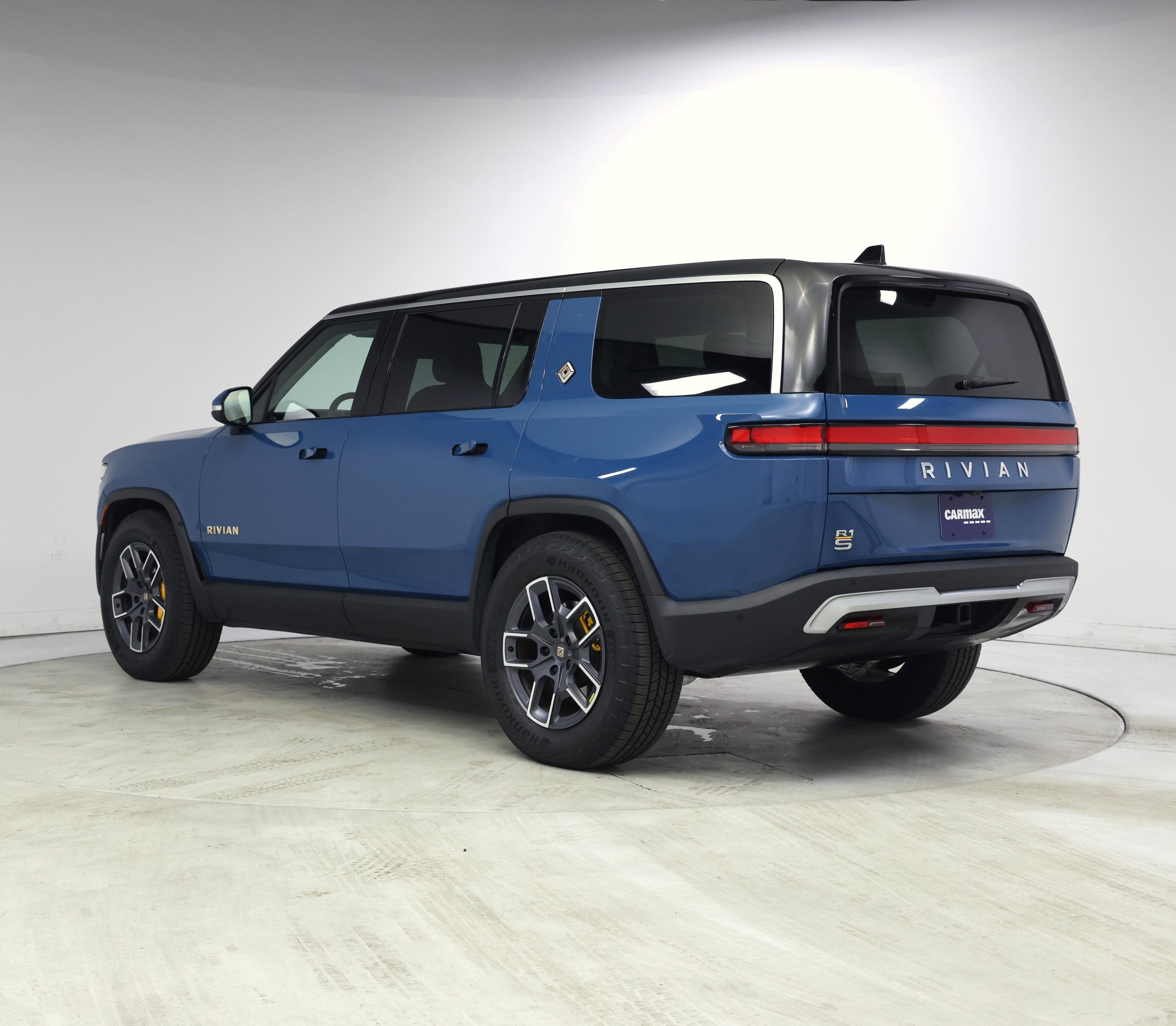 Thumbnail: 2023 Rivian R1S - 2
