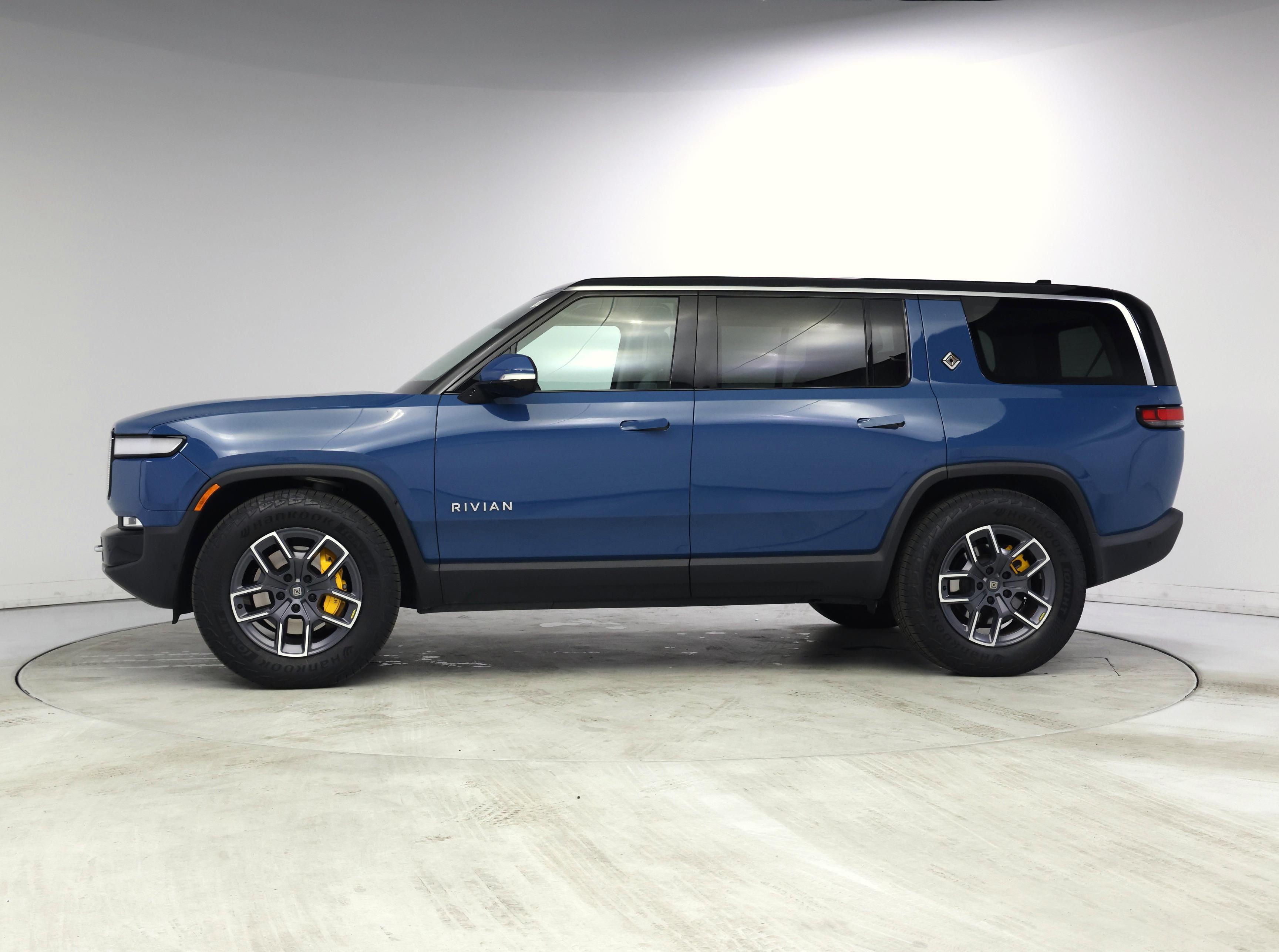 Thumbnail: 2023 Rivian R1S - 3
