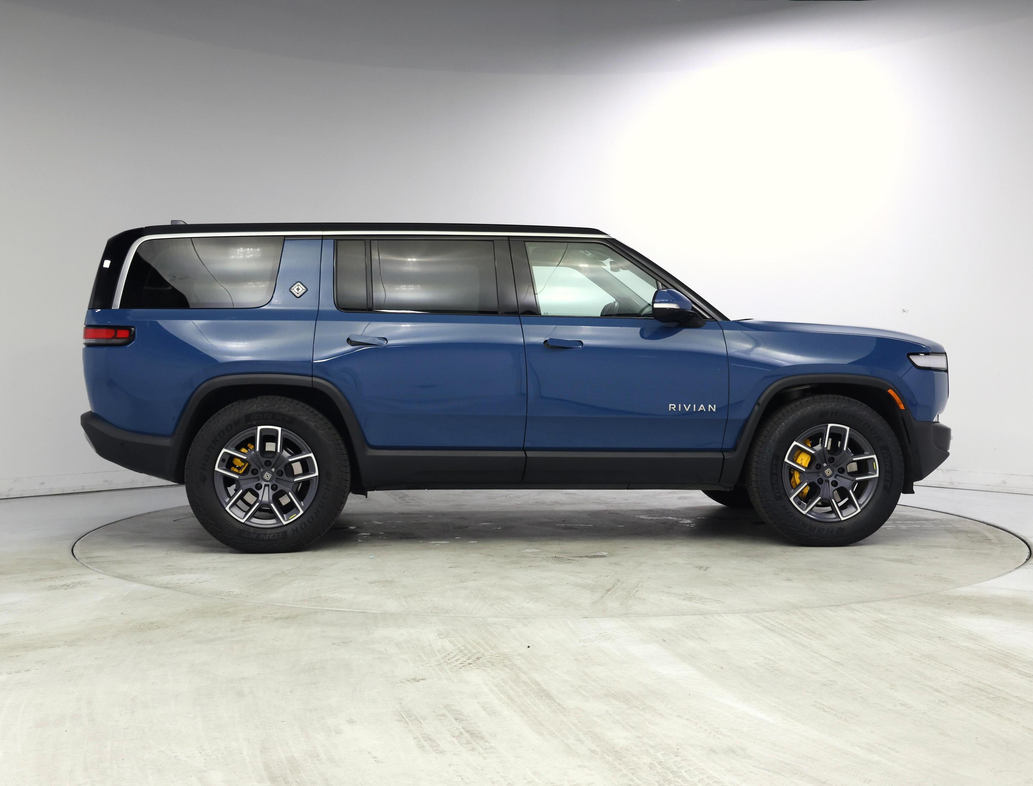 Thumbnail: 2023 Rivian R1S - 7