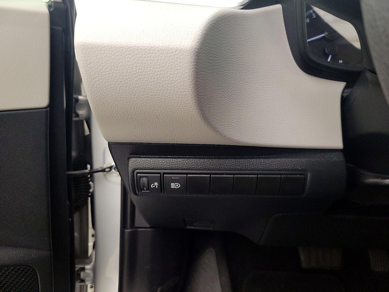 2020 Toyota Corolla LE - Photo 14