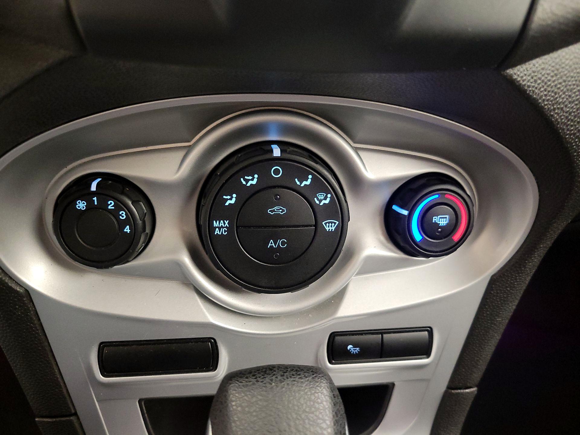 Thumbnail: 2018 Ford Fiesta - 15