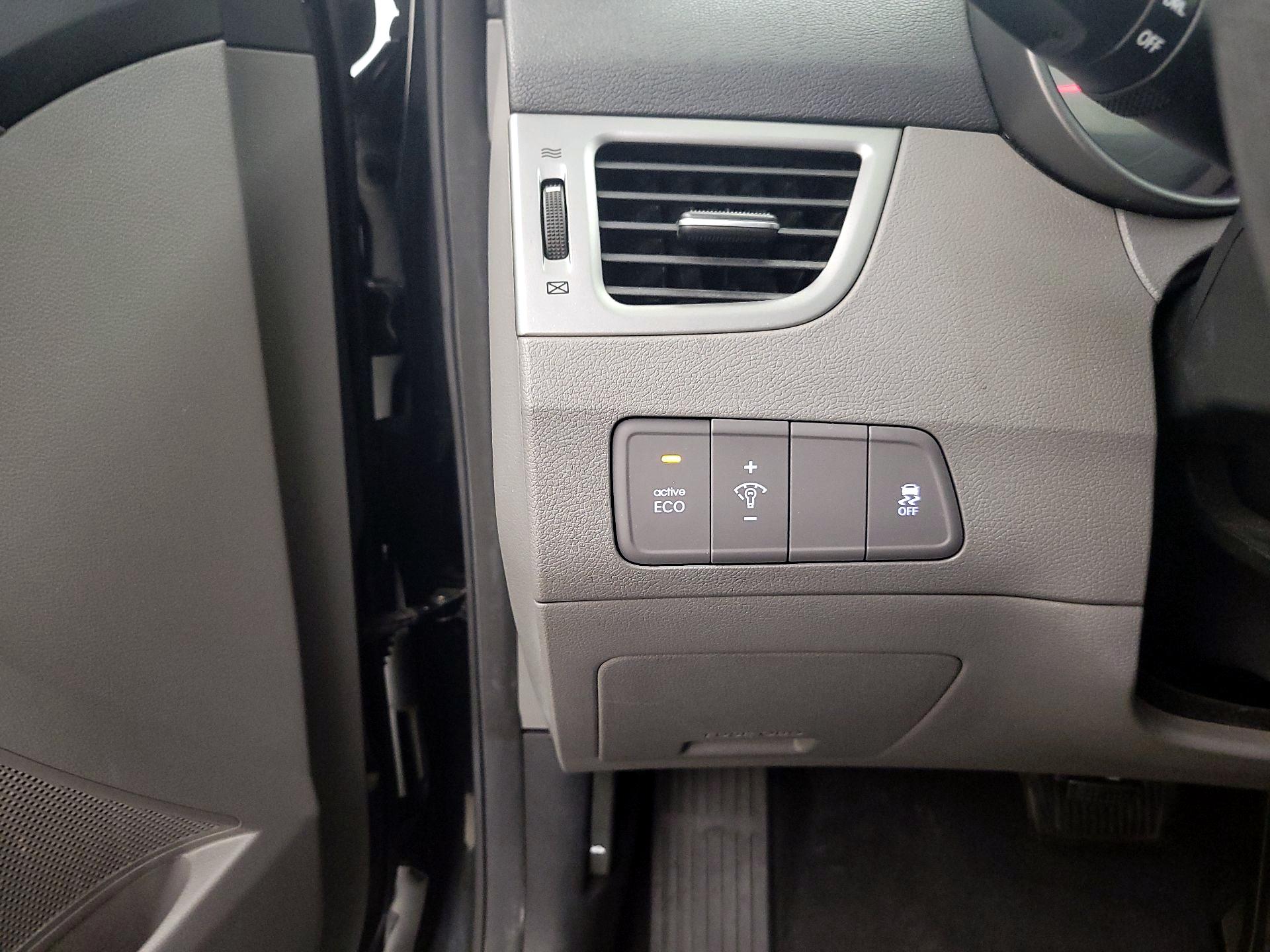 Thumbnail: 2014 Hyundai Elantra - 14