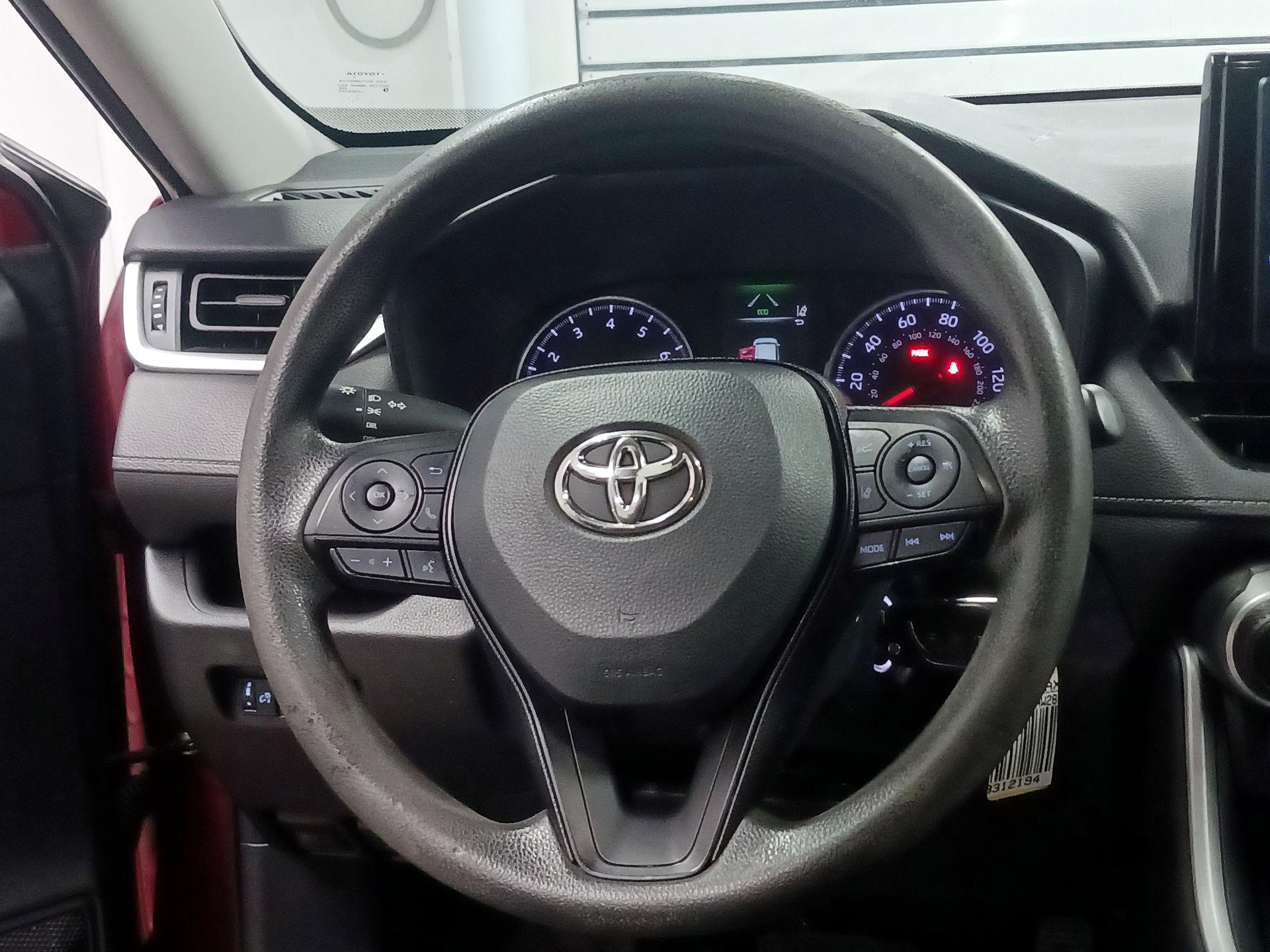 Thumbnail: 2022 Toyota RAV4 - 10