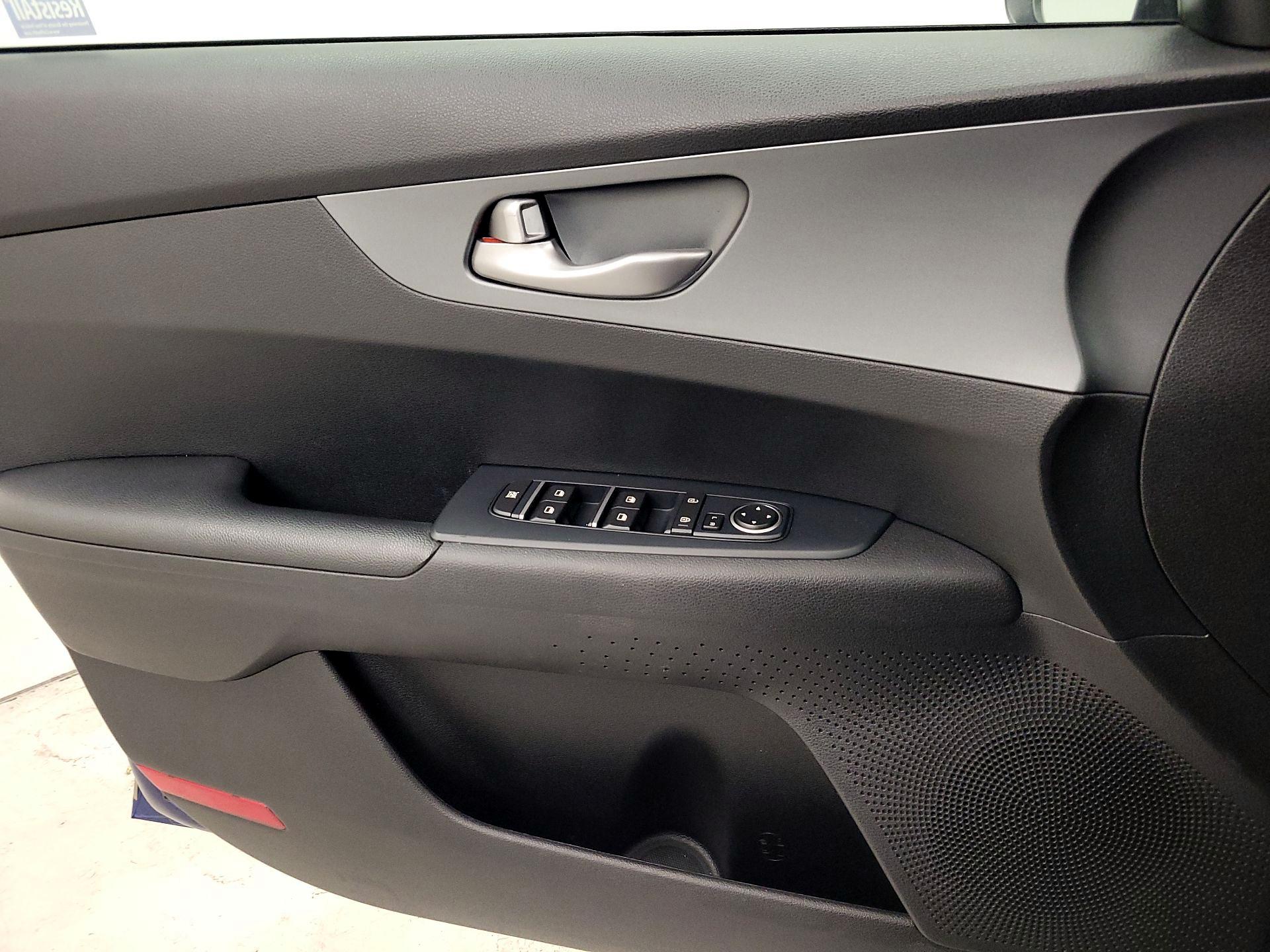Thumbnail: 2020 Kia Forte - 12