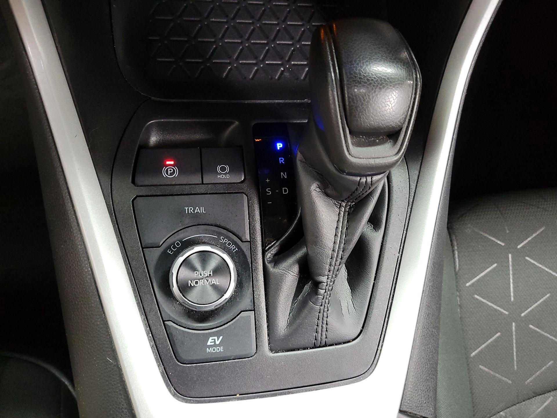 Thumbnail: 2024 Toyota RAV4 - 16