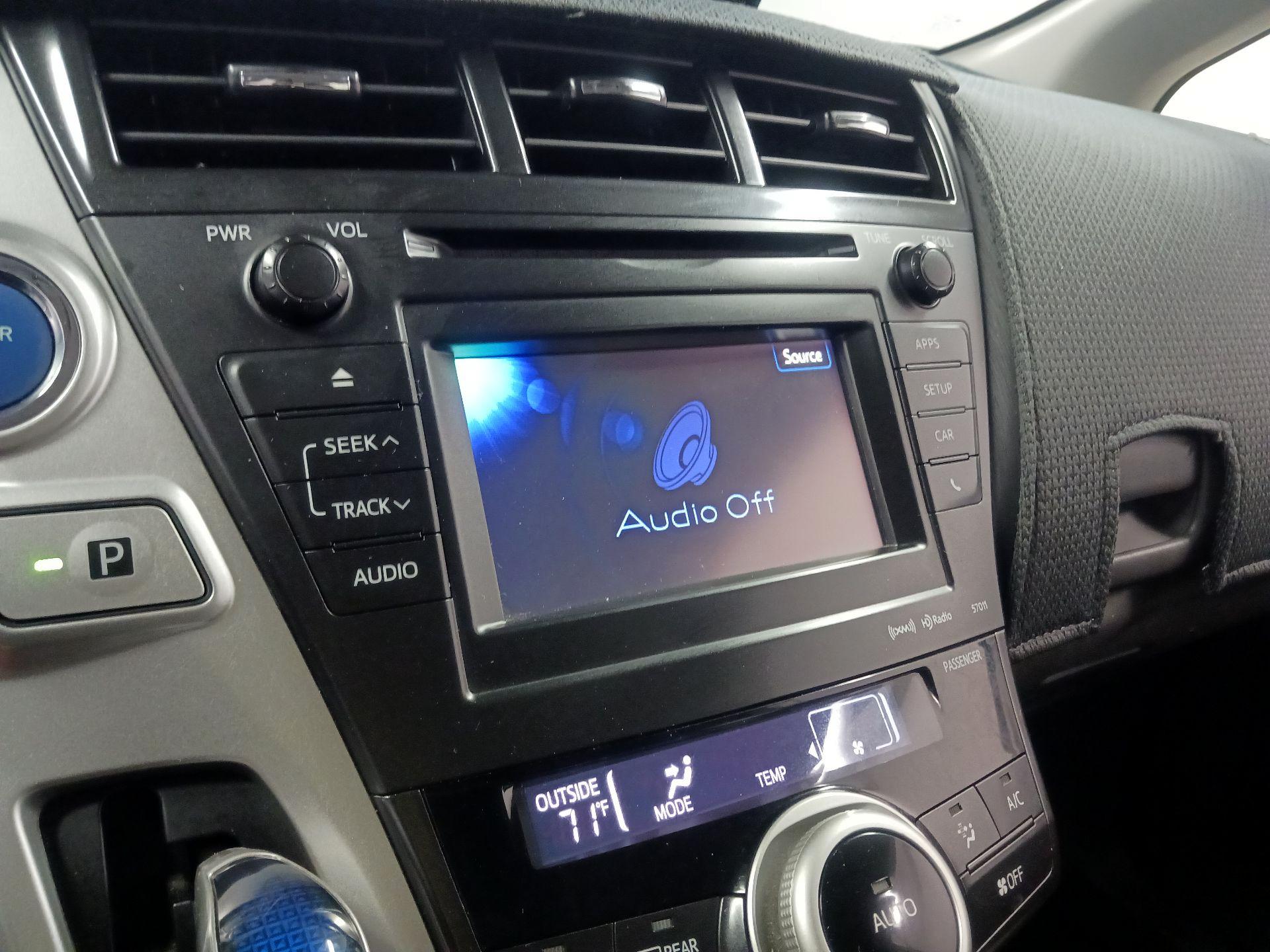 Thumbnail: 2014 Toyota Prius v - 14