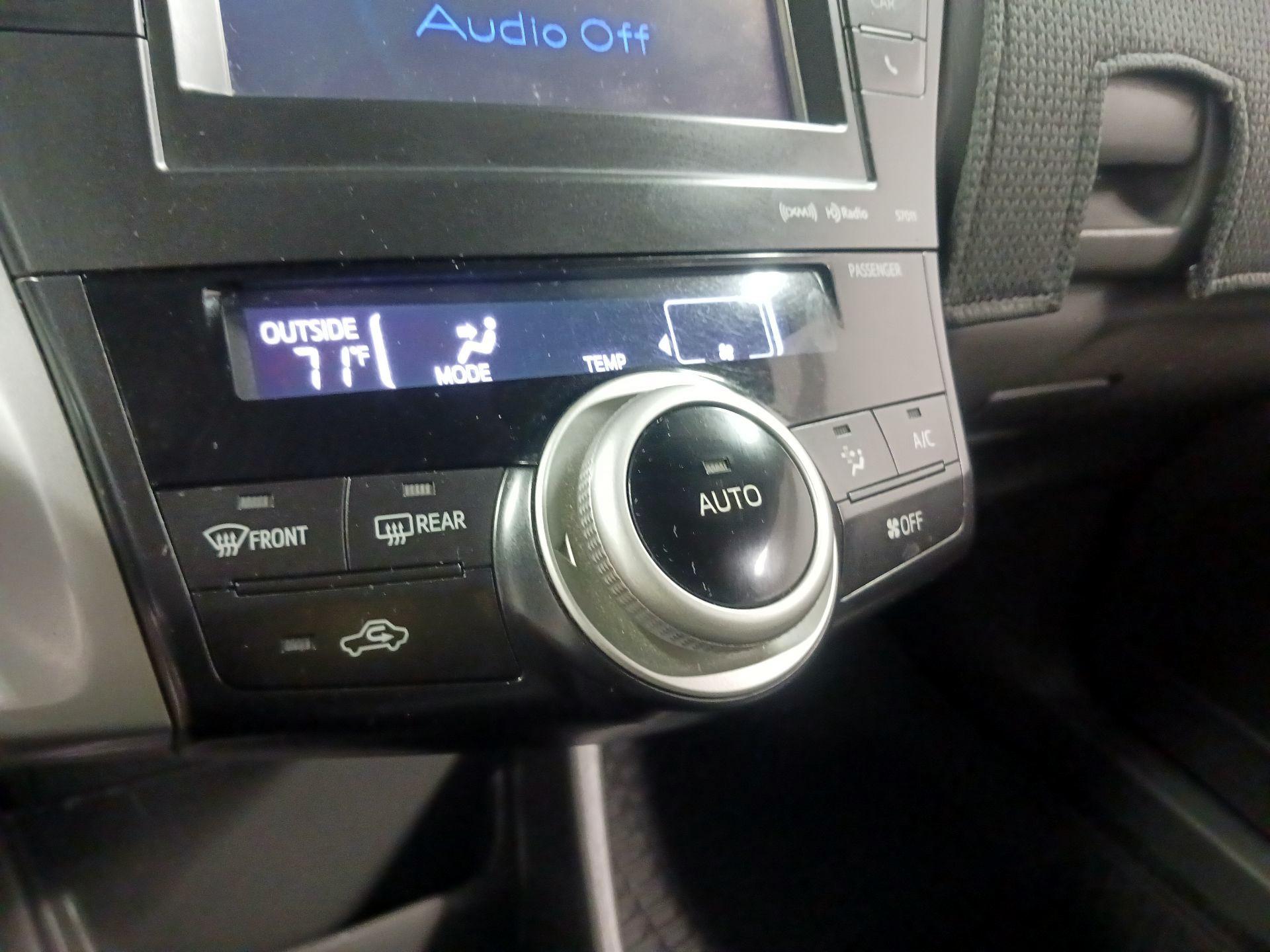 Thumbnail: 2014 Toyota Prius v - 15