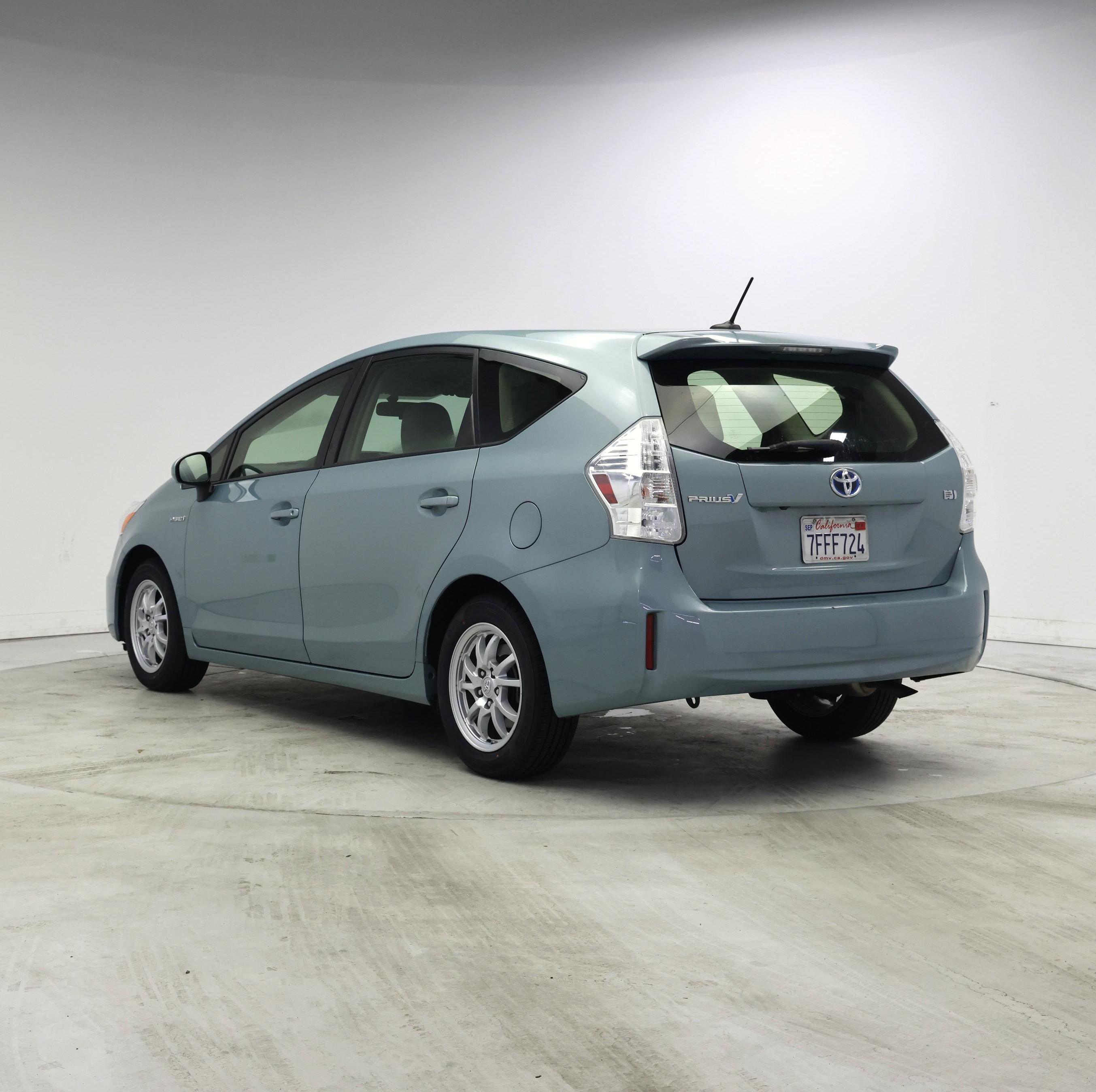 Thumbnail: 2014 Toyota Prius v - 2