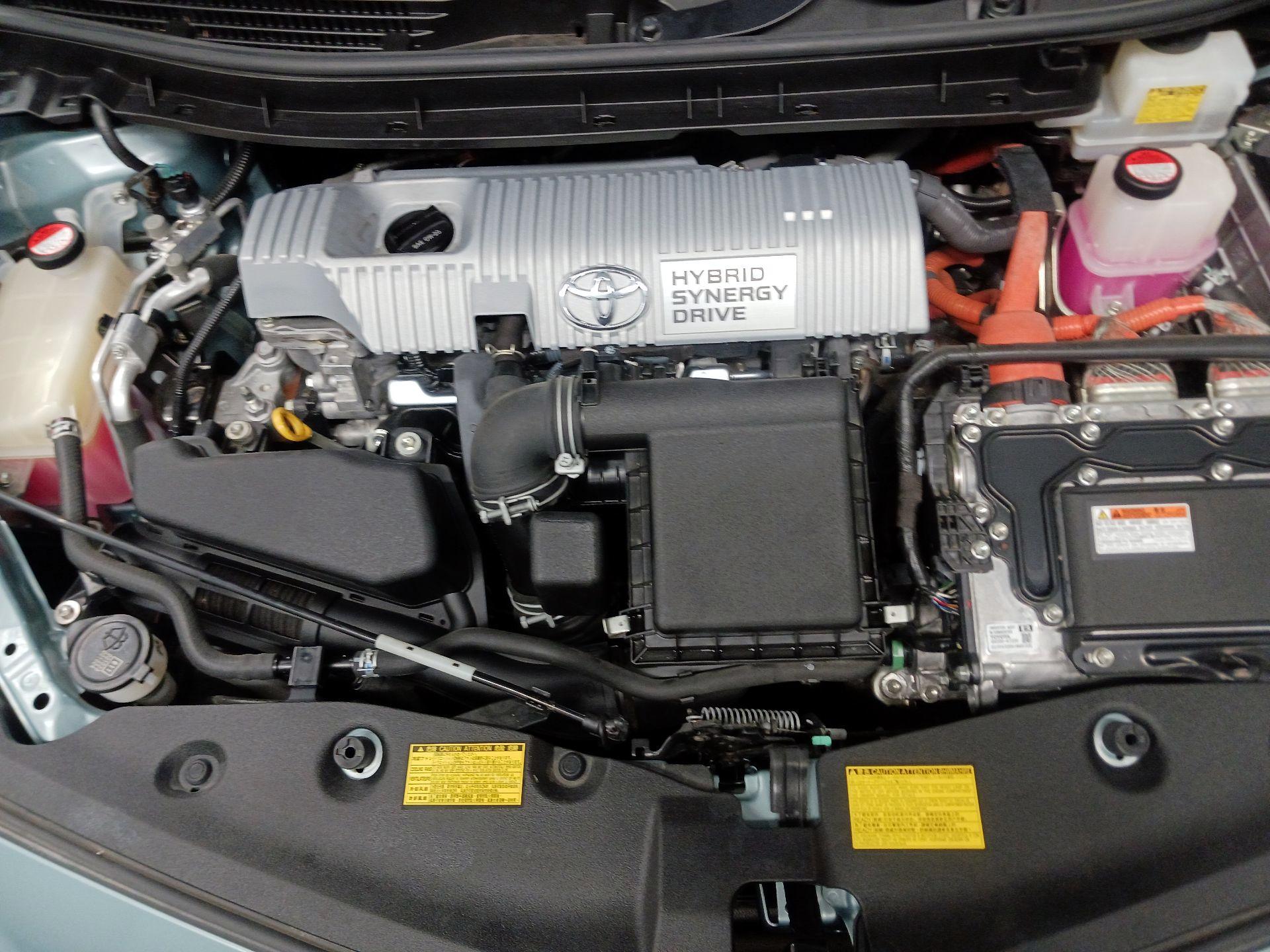 Thumbnail: 2014 Toyota Prius v - 20