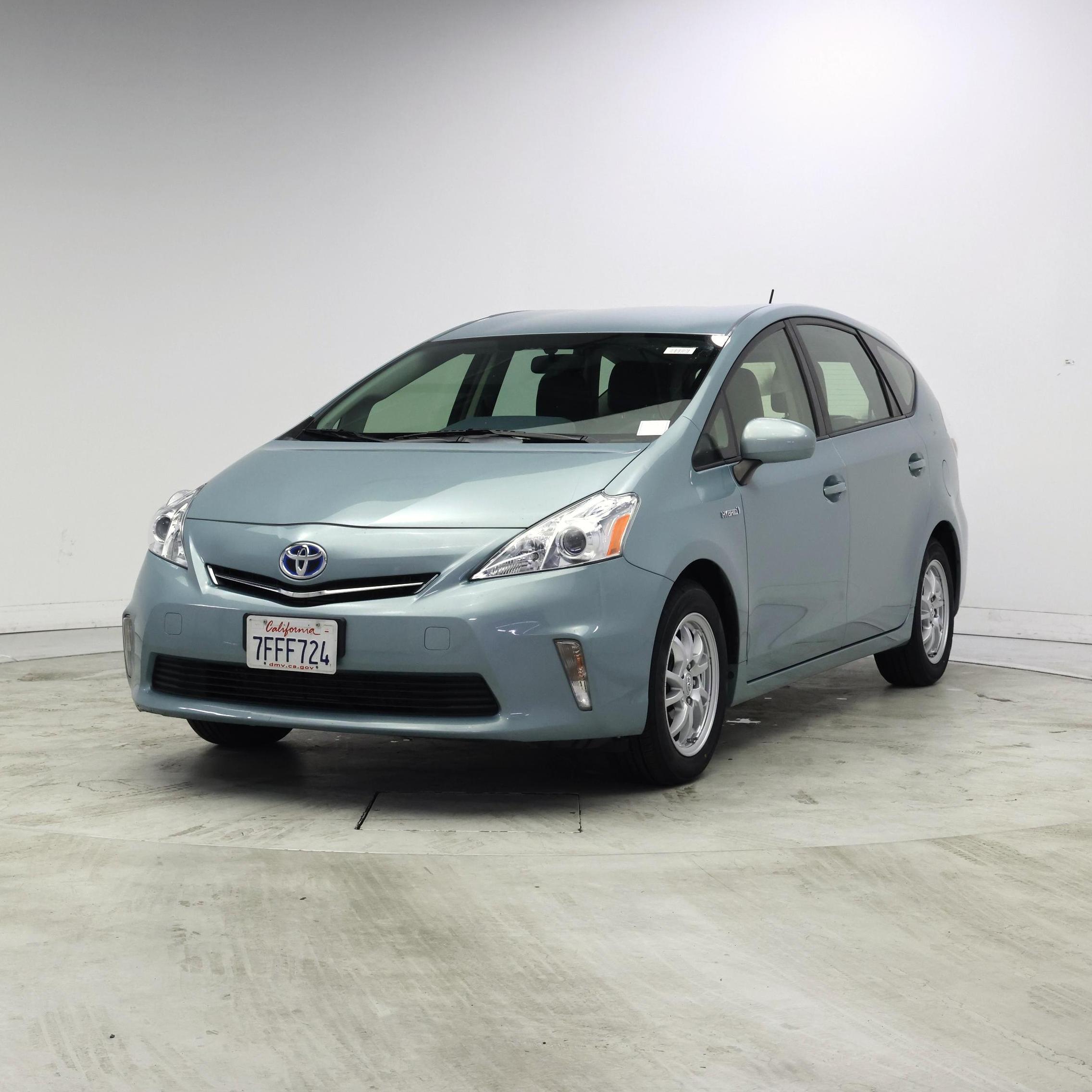 Thumbnail: 2014 Toyota Prius v - 4