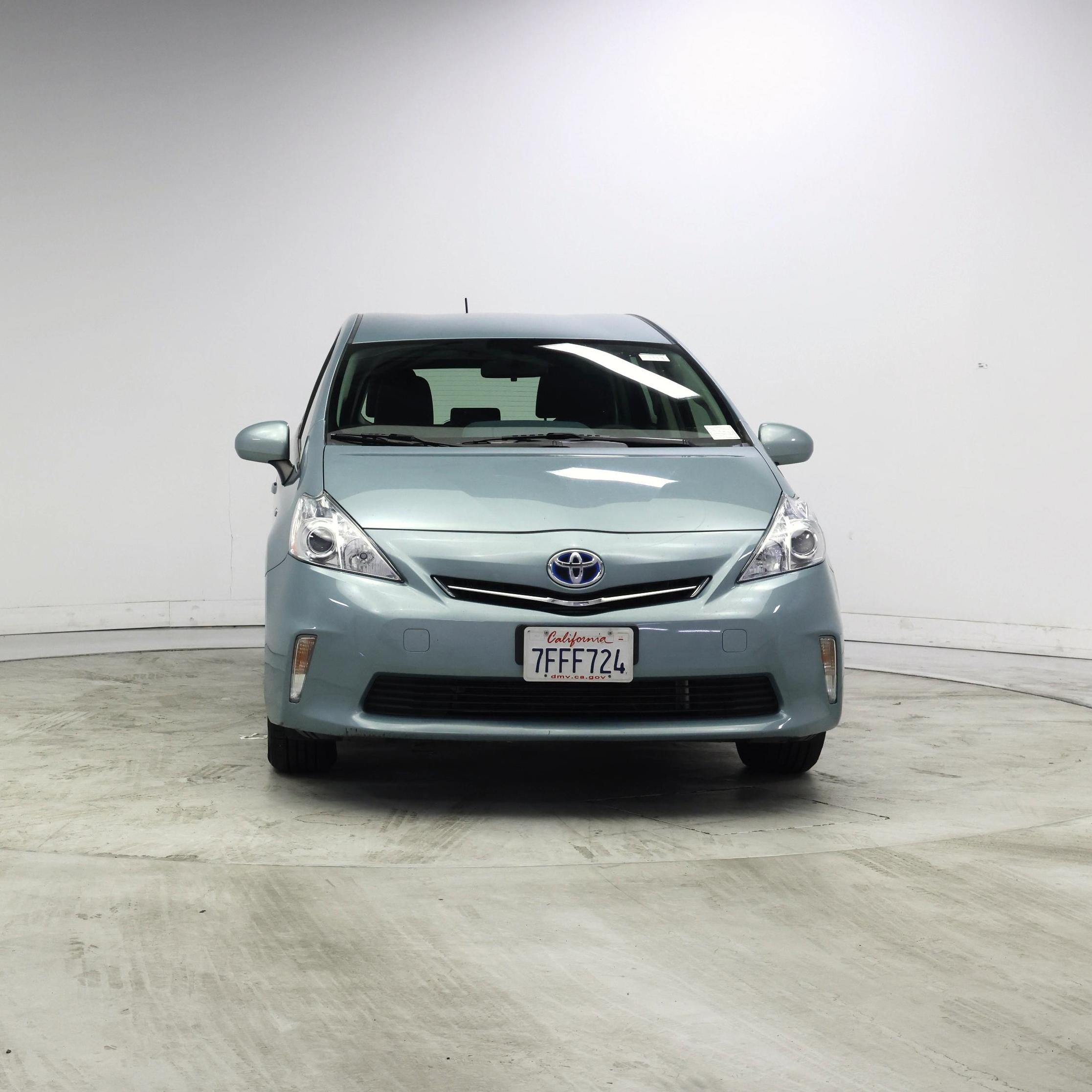 Thumbnail: 2014 Toyota Prius v - 5