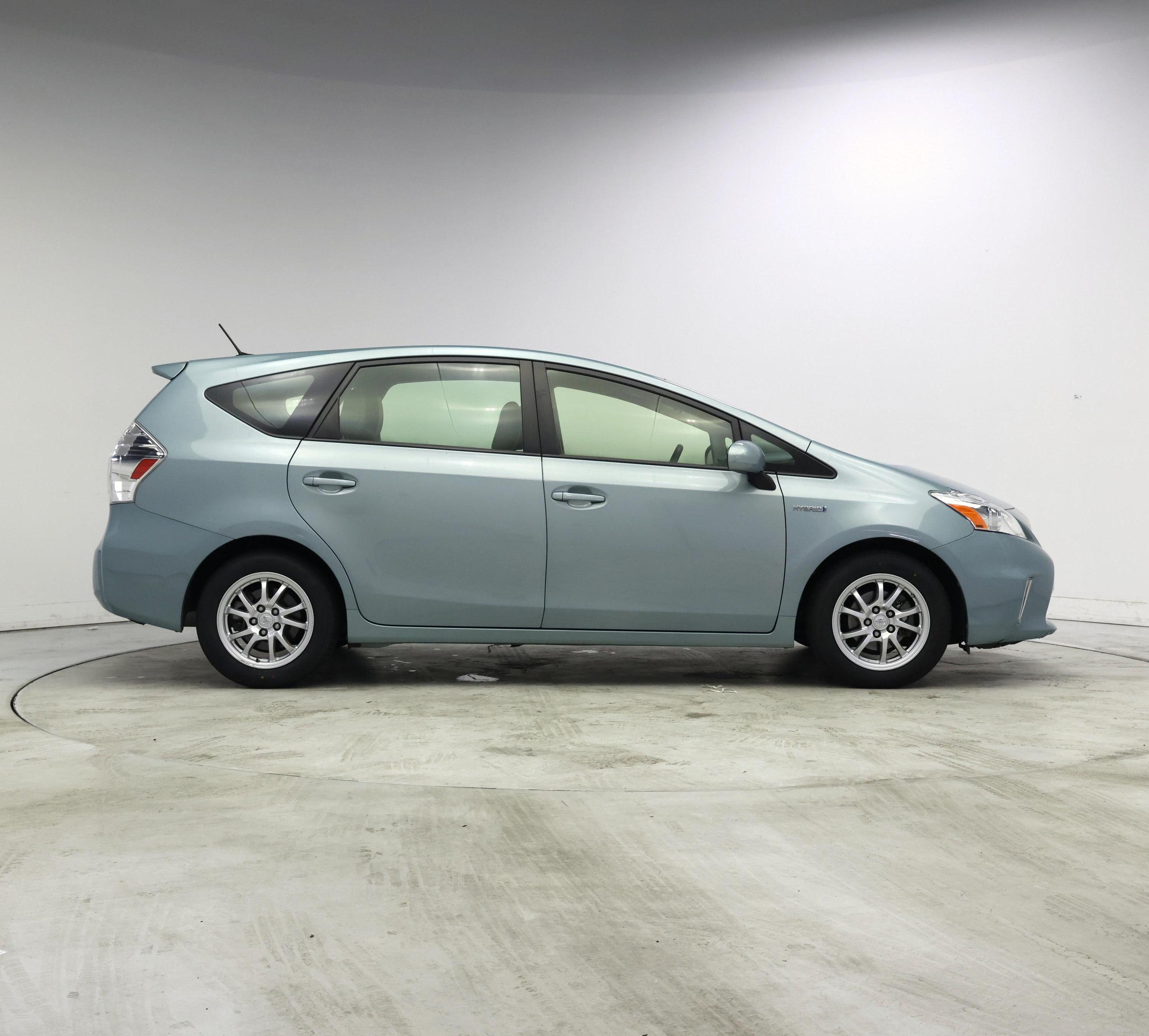 Thumbnail: 2014 Toyota Prius v - 7