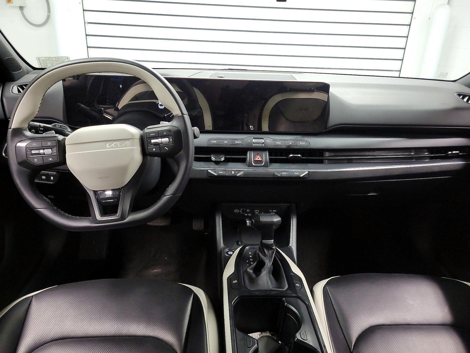 2025 Kia K4 GT-Line - Photo 10