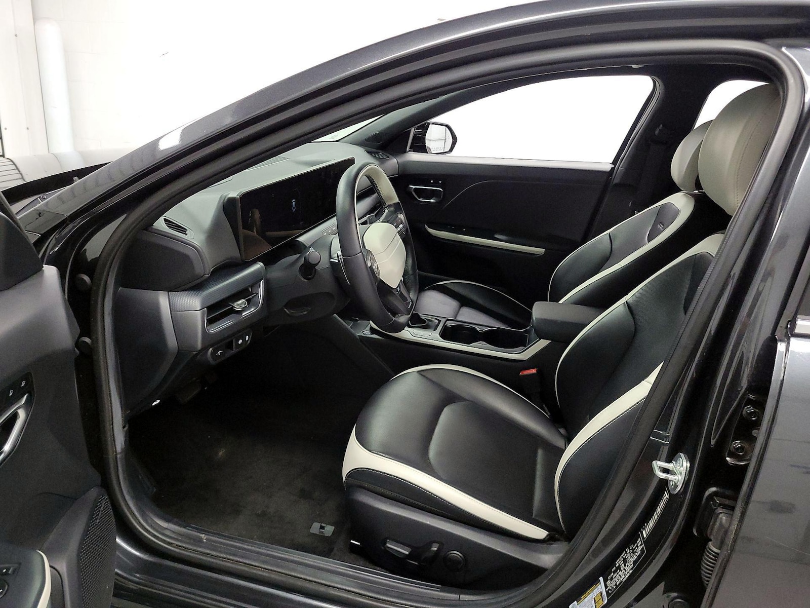 2025 Kia K4 GT-Line - Photo 12