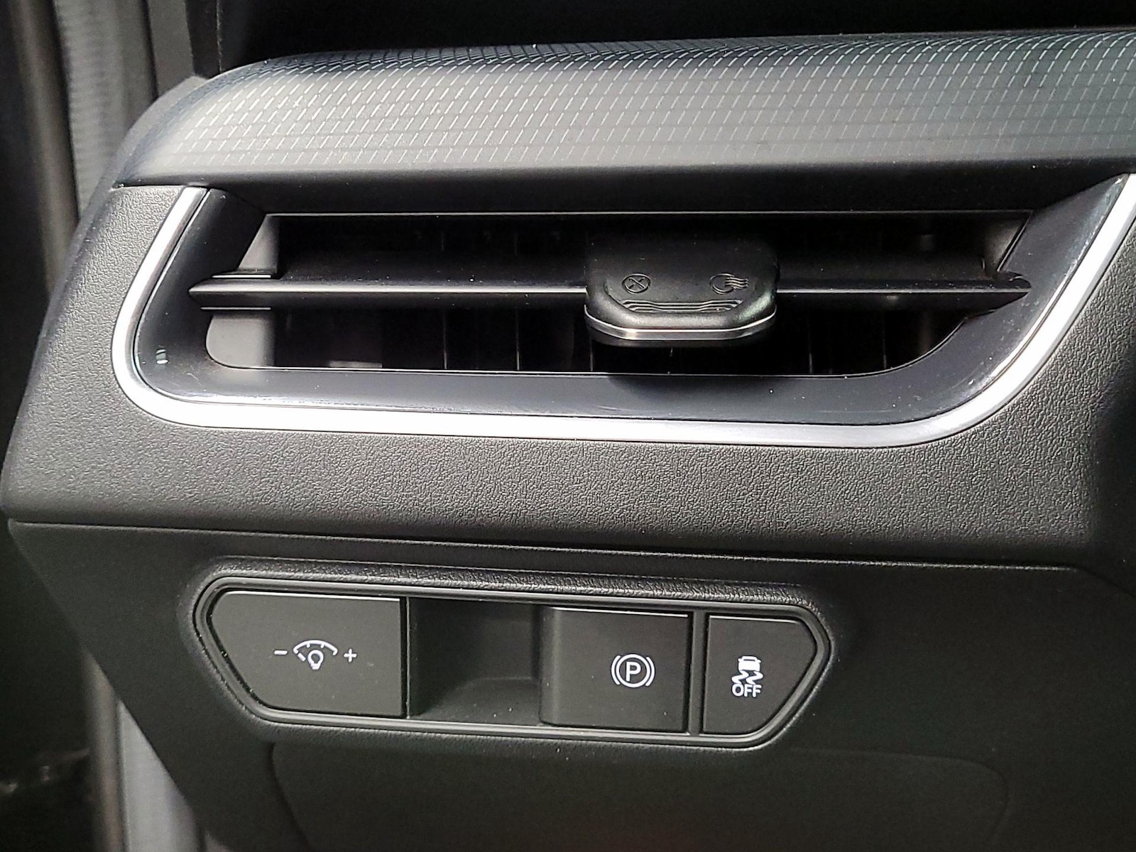 2025 Kia K4 GT-Line - Photo 14