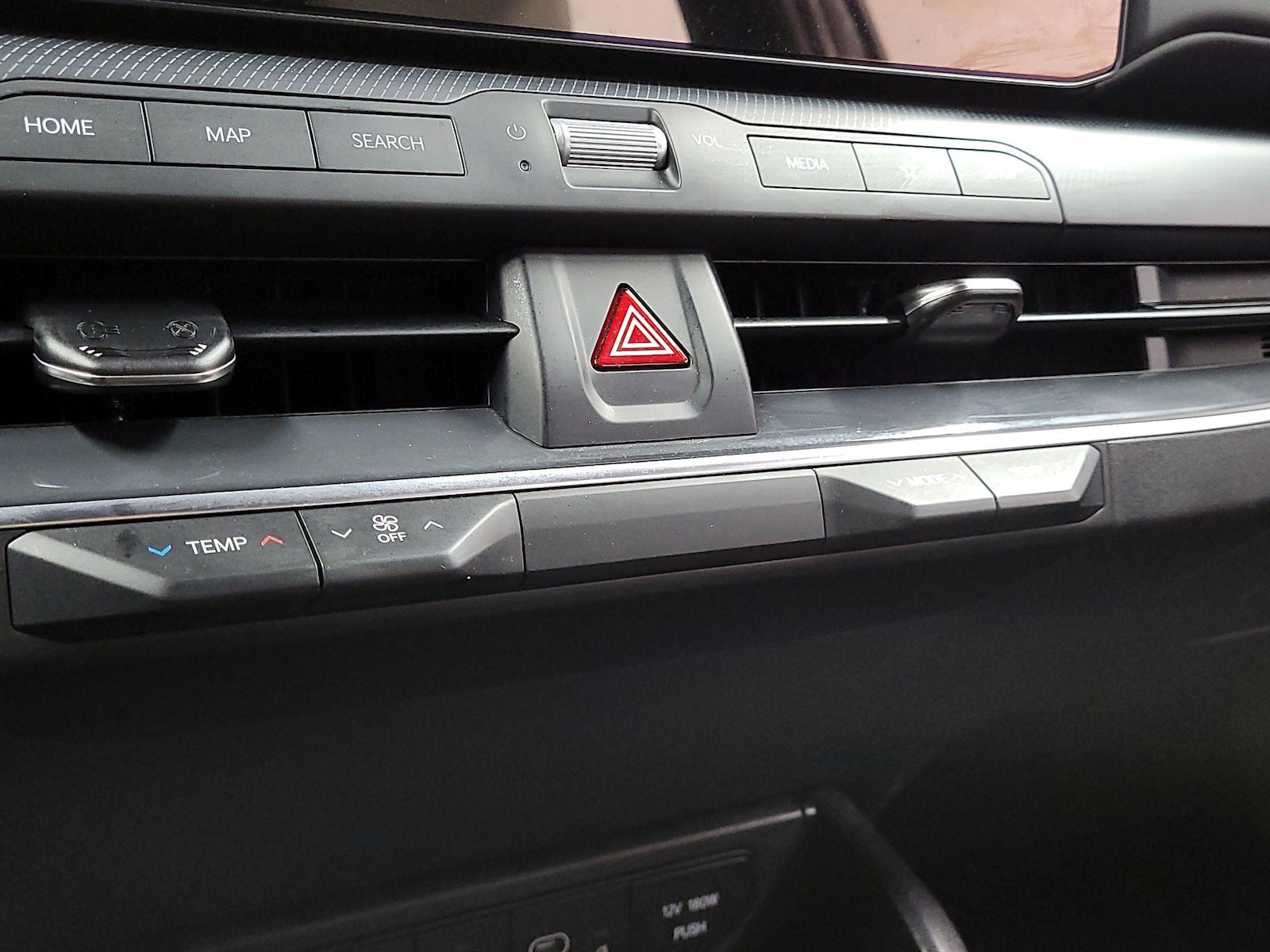 2025 Kia K4 GT-Line - Photo 17