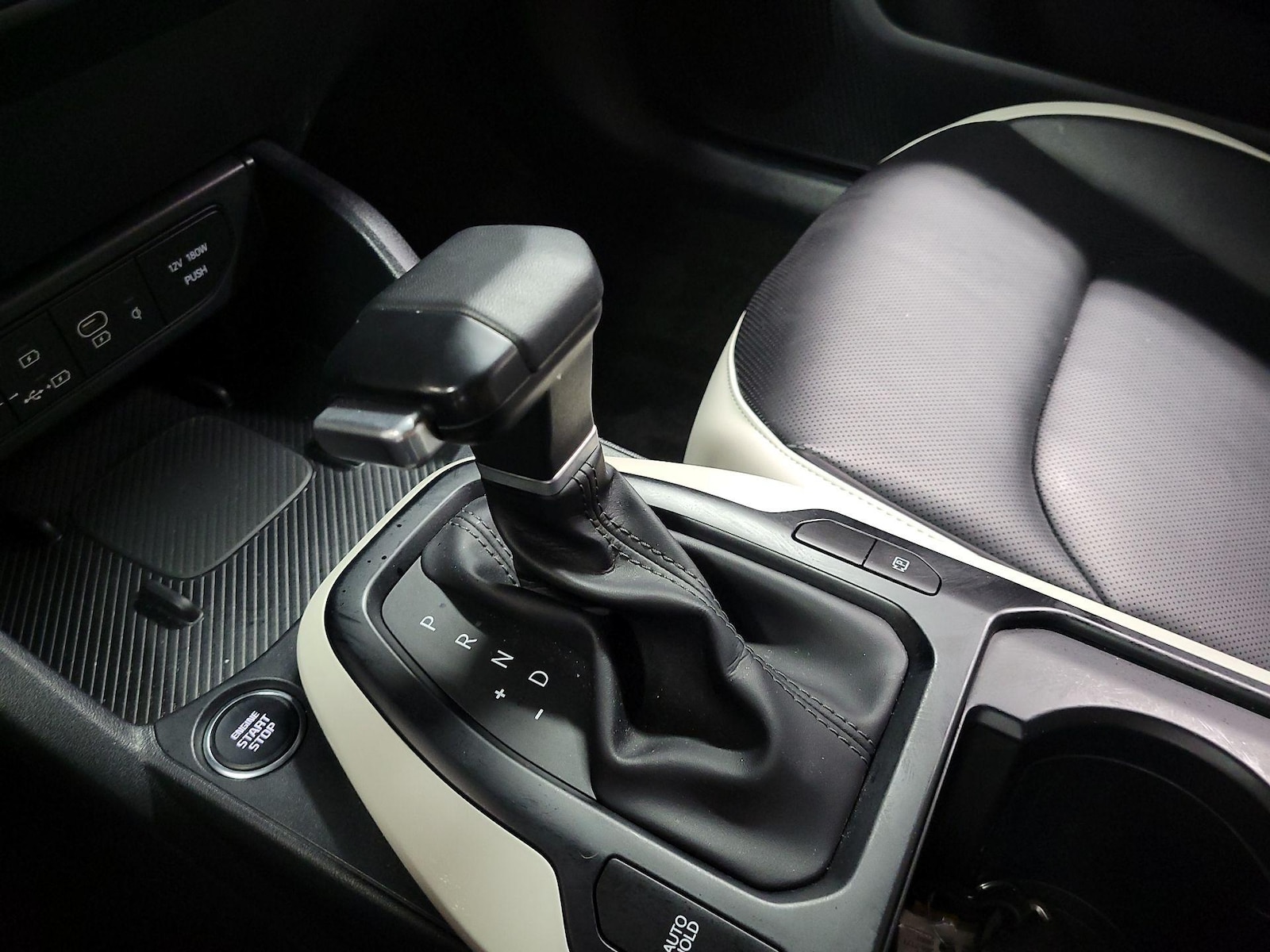 2025 Kia K4 GT-Line - Photo 18