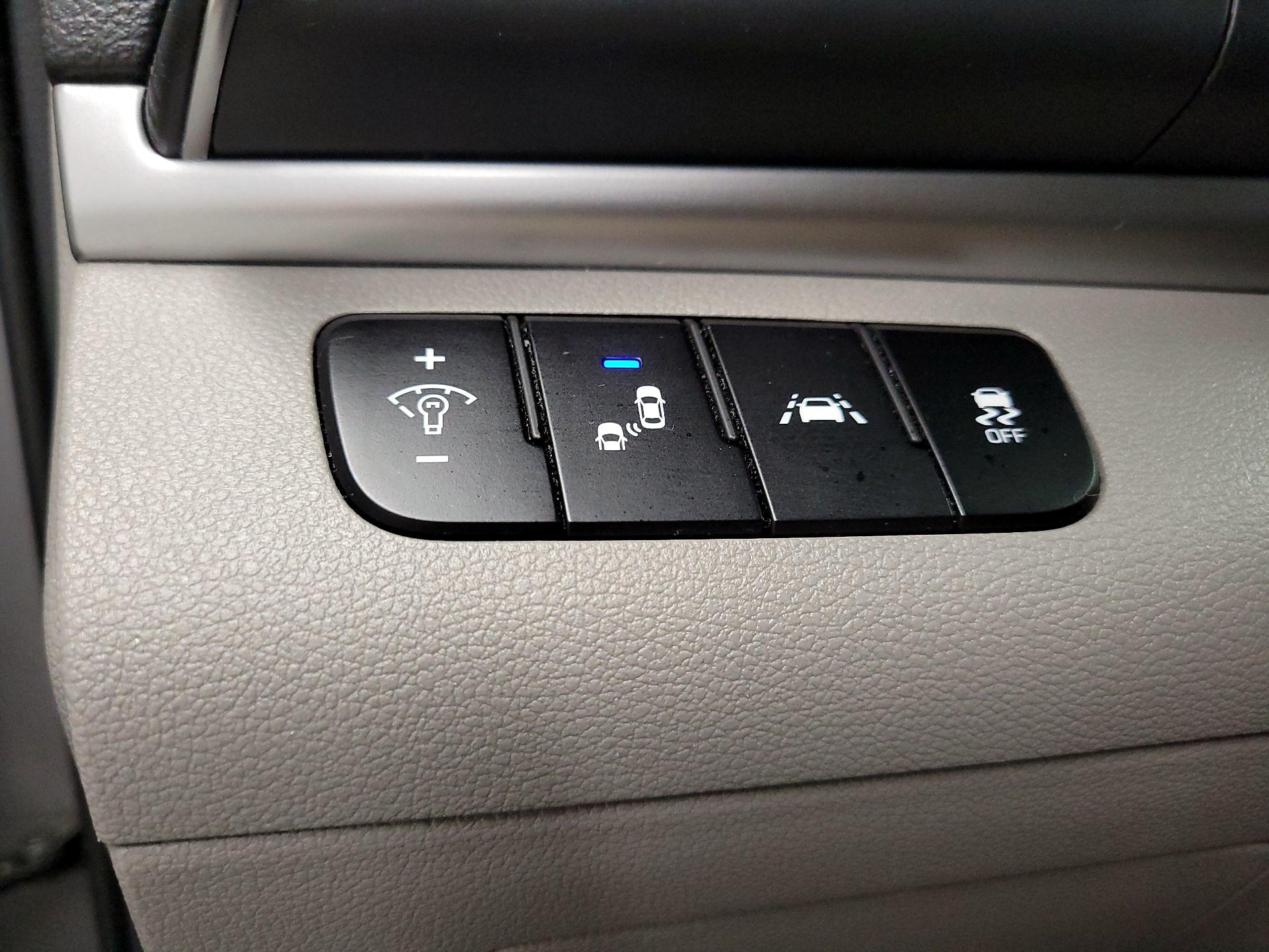 Thumbnail: 2020 Hyundai Elantra - 13
