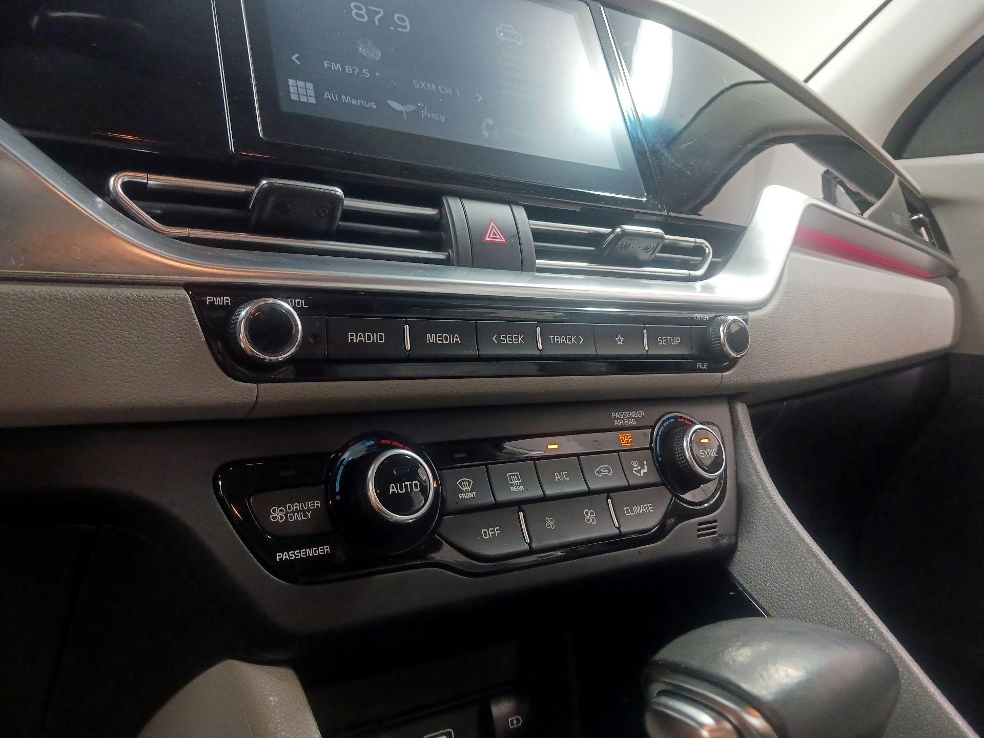 Thumbnail: 2020 Kia Niro - 15