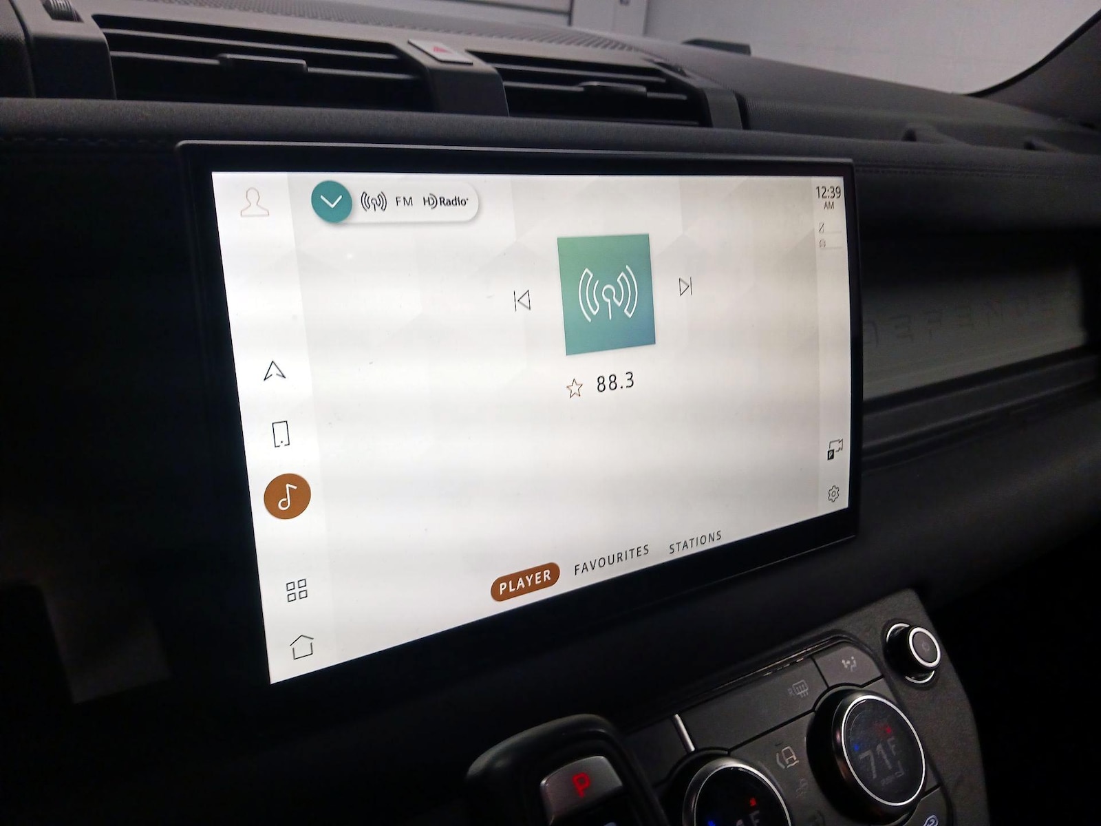 2023 Land Rover Defender S - Photo 14
