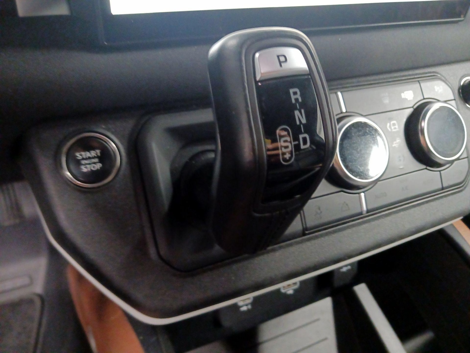2023 Land Rover Defender S - Photo 16